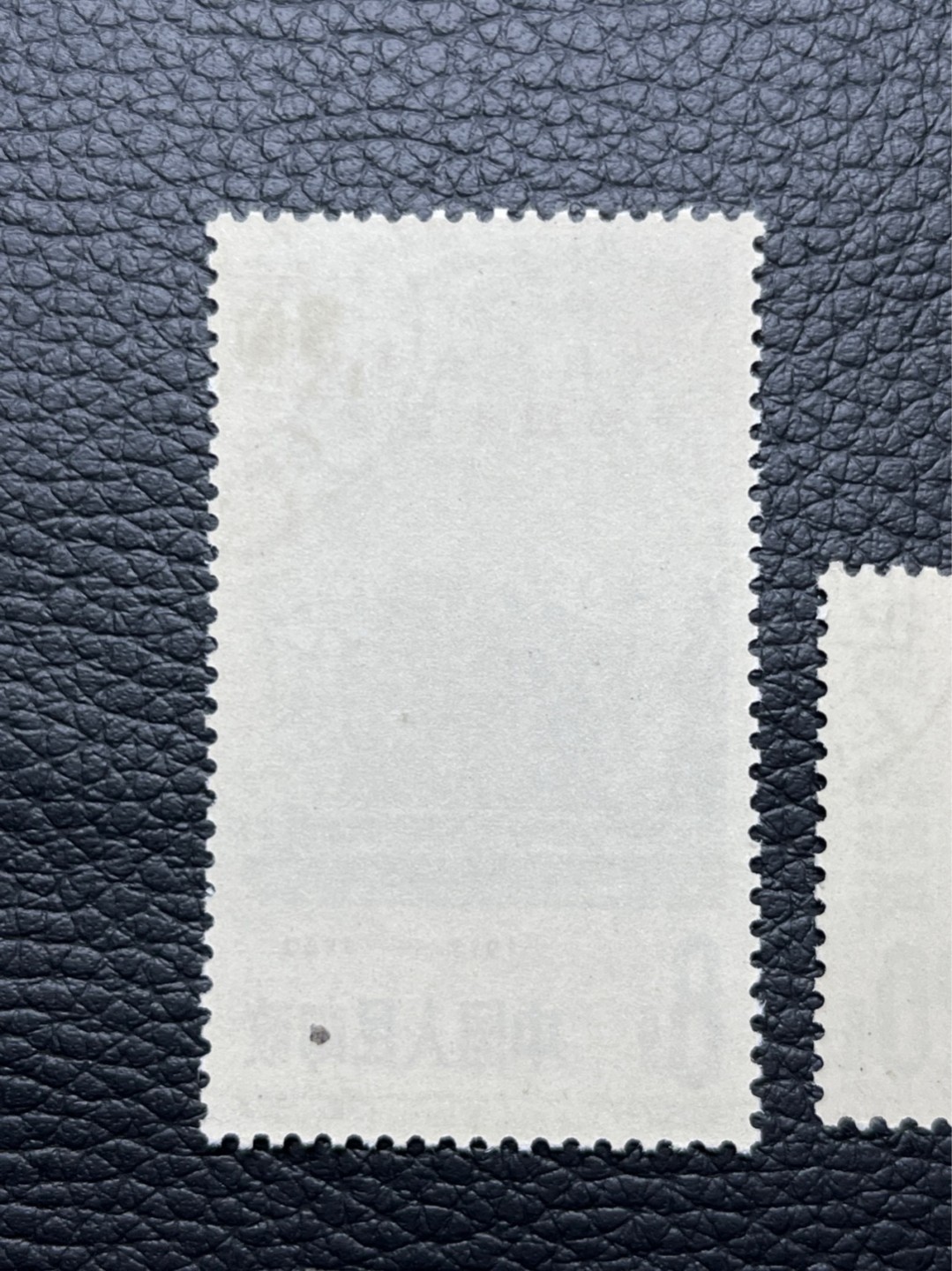 洪涛臻品 精选邮票限时拍卖第八十期 纪95十月革命盖销白胶全品，顺戳一组，8分背面纸点如图★这个票全品非常少。某网上天天拍卖也很难见到全品。北京市场上更是无货可寻，20分总筋是钢戳，全品可评级，包OG。老纪特精品票，喜欢的老板不要错过，末图价格做参考