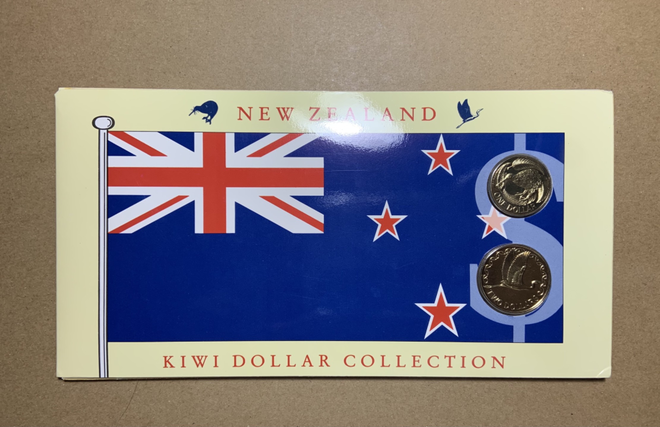 收藏联盟Quantum Auction 第207期拍卖 新西兰全同号1-2元纸币硬币册 品相unc- (存放在塑料册子里自然形成的边缘缺陷)