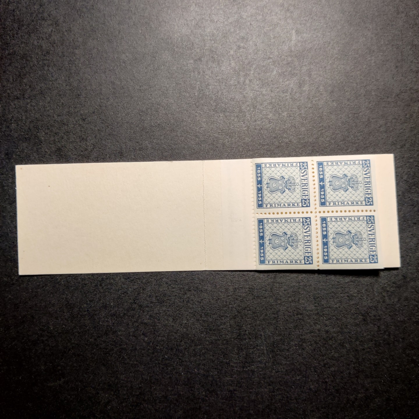 洪涛臻品 精选邮票限时拍卖第八十期 资深玩家才见过的 瑞典1955年小本票 4枚票齐全 票背面上边与封面很轻微粘连