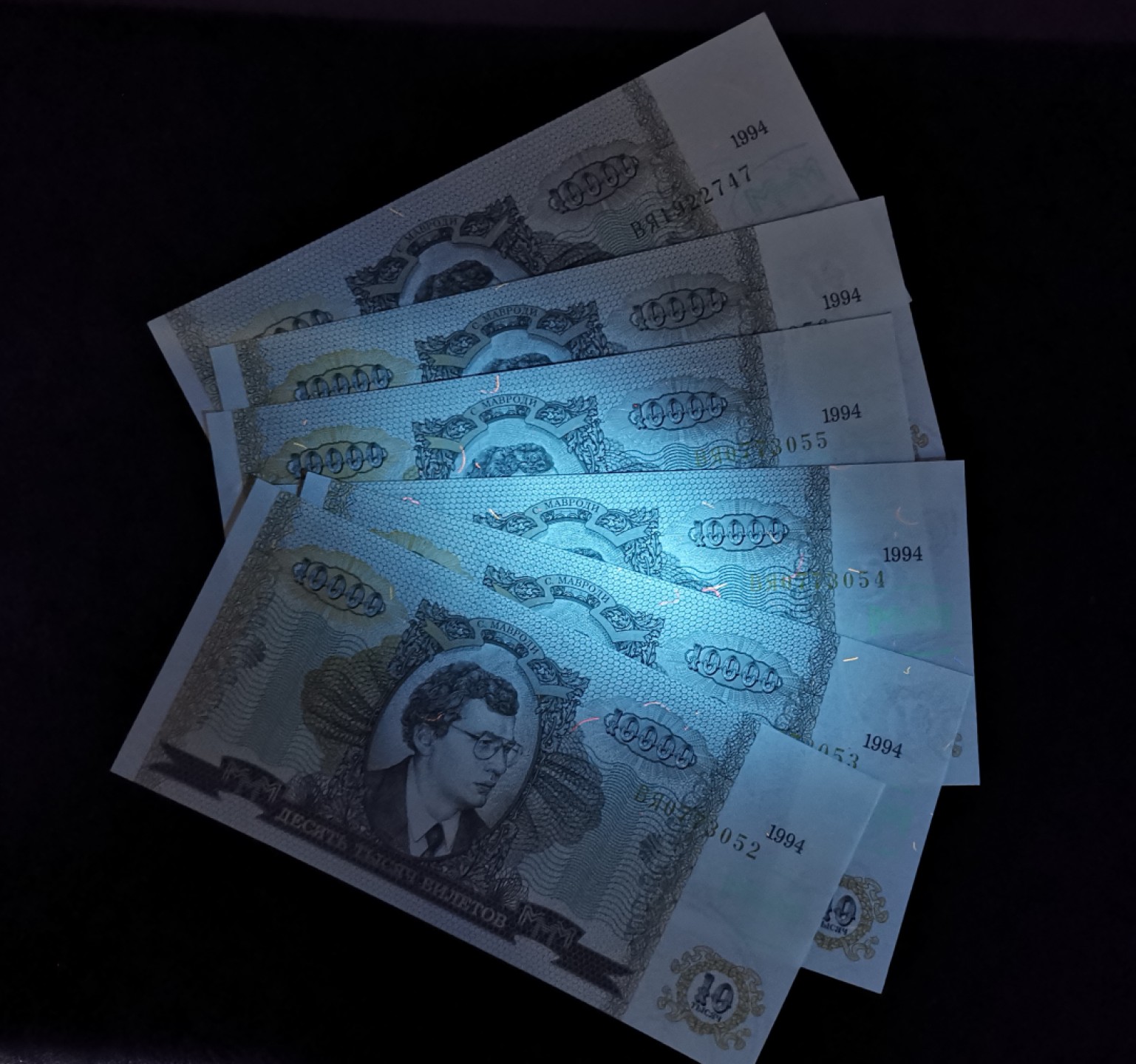 《张总收藏》79期——外币精品 (31张UNC俄罗斯MMM公司) 5张20卢布尾60-64；10张100卢布尾01-10；16张1万卢布尾42-56及其他号段1张 1994年版 均为满版水印