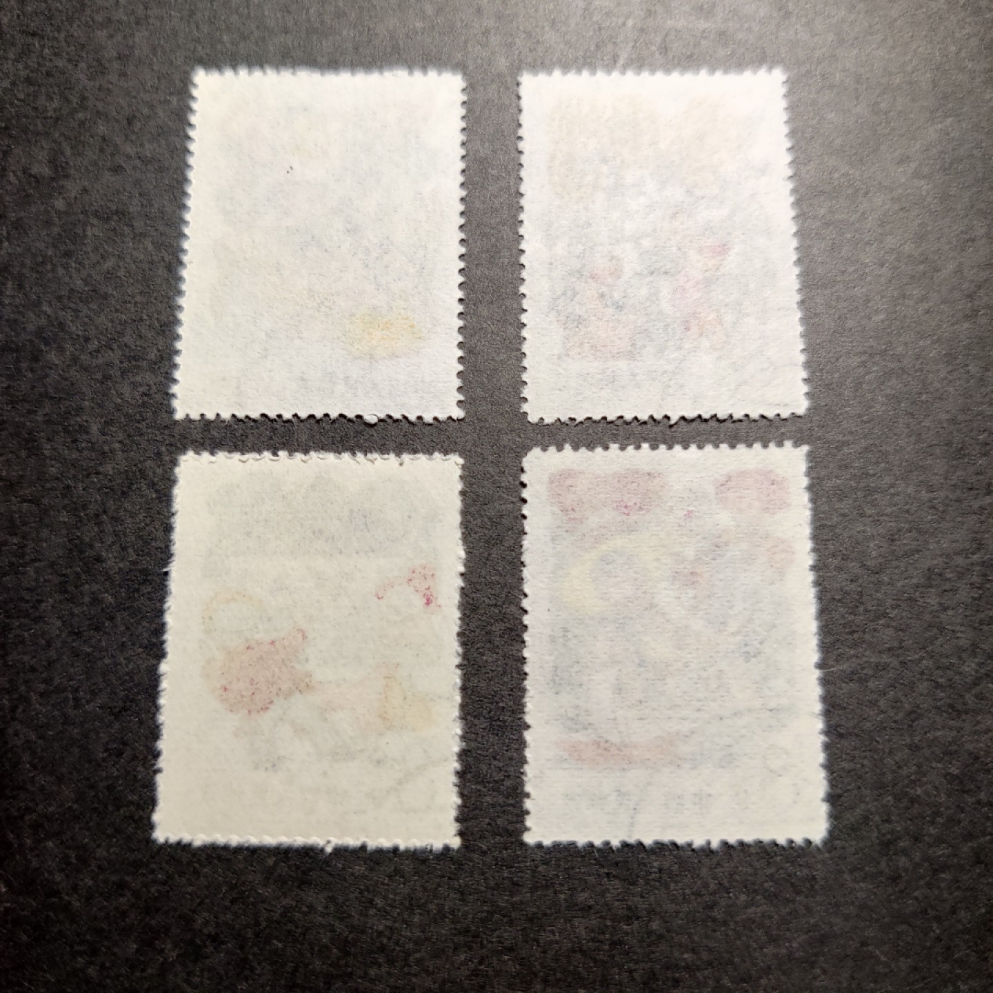 洪涛臻品批发群  精选邮票限时拍卖第八十一期 特19儿童  面艳背白票挺 完美过灯 全品！