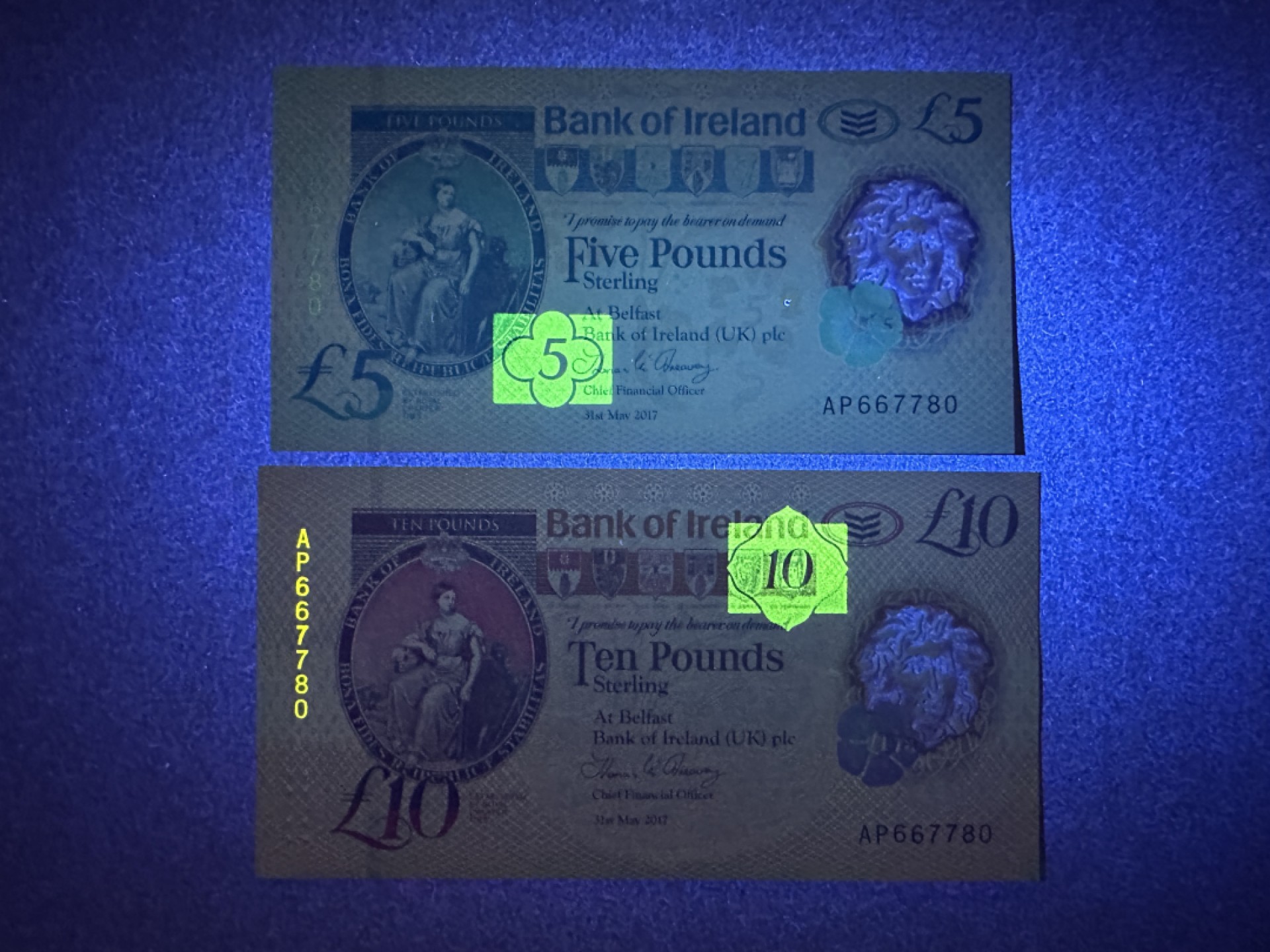 《张总收藏》79期——外币精品 北爱尔兰5、10镑2张 UNC 2017年塑料钞 2张全同号