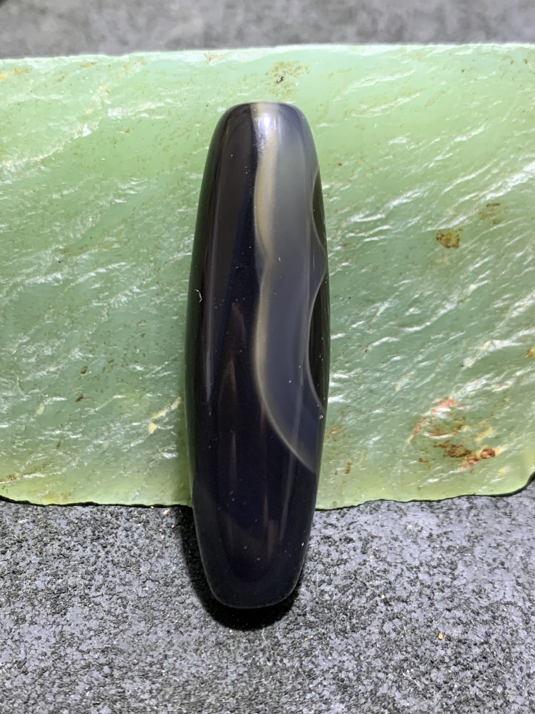 精美高玉化天珠型巴西玛瑙8字天眼桶珠一个