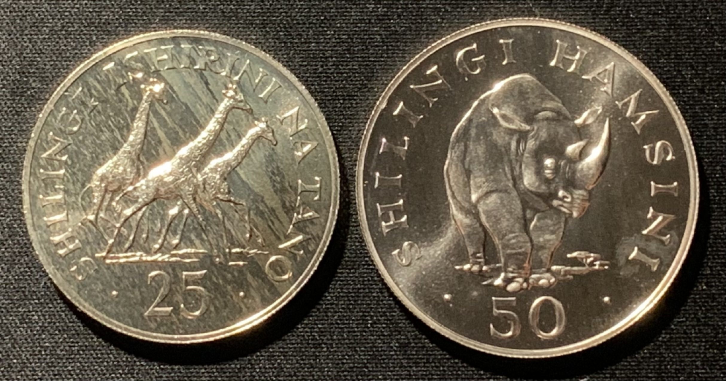 紫瑗钱币——第268期拍卖 坦桑尼亚 1974年 长颈鹿 犀牛 25 50先令 2枚一组 银币 UNC