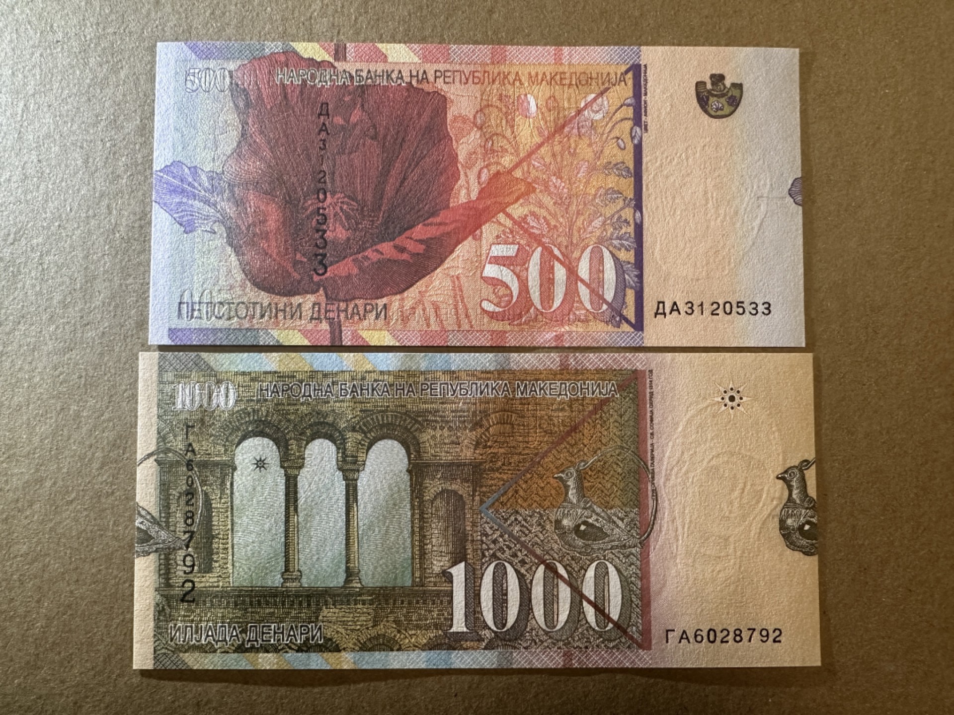 《张总收藏》79期——外币精品 马其顿500、1000第纳尔2张 UNC 2003年版