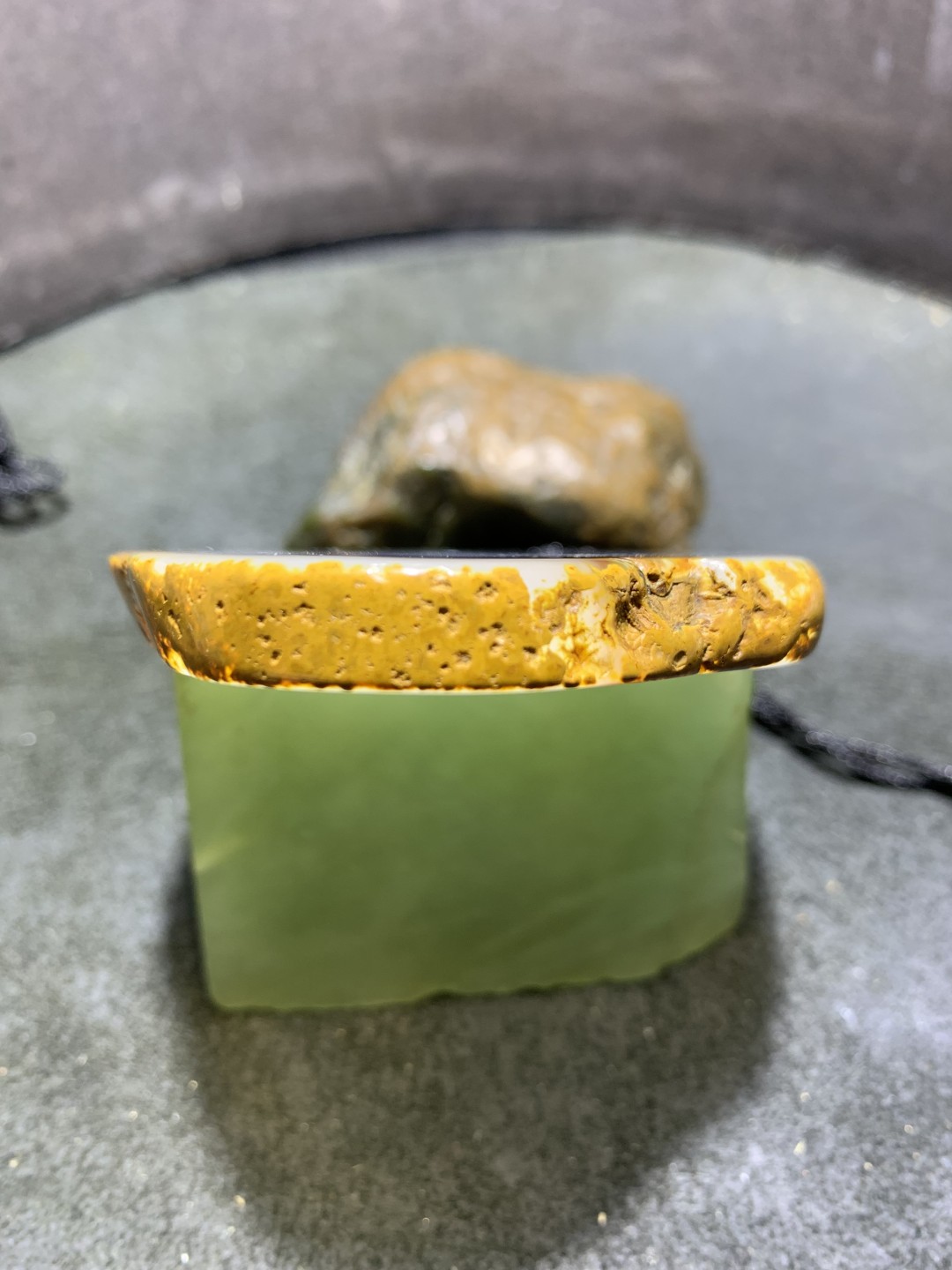 重器天然马达加斯加原皮玛瑙雕刻山水风景大 牌子一块，
