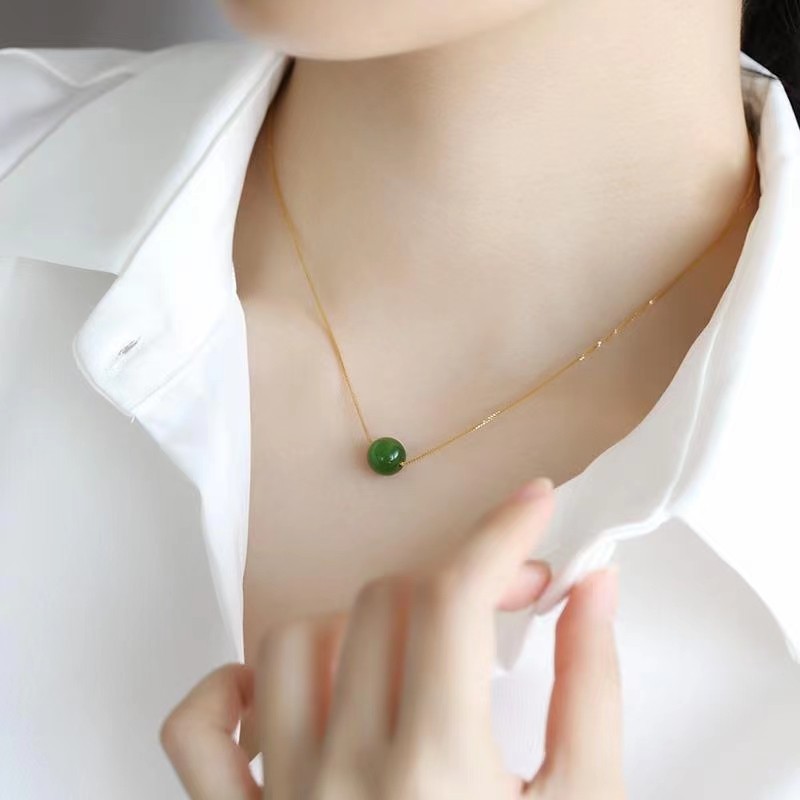 简美菠菜绿老料和田碧玉吊坠女正品黄18K金路路通项链礼