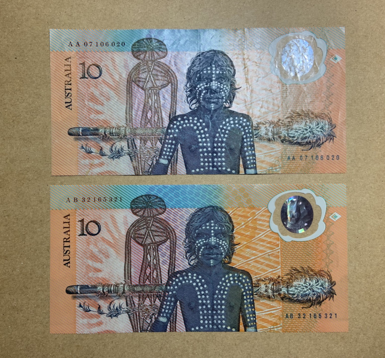 收藏联盟Quantum Auction 第208期拍卖(最后三拍新添测试钞评级币) 澳大利亚1988年10元移民纪念钞 品相如图 版本不同，其中一张为带首发日期AA冠