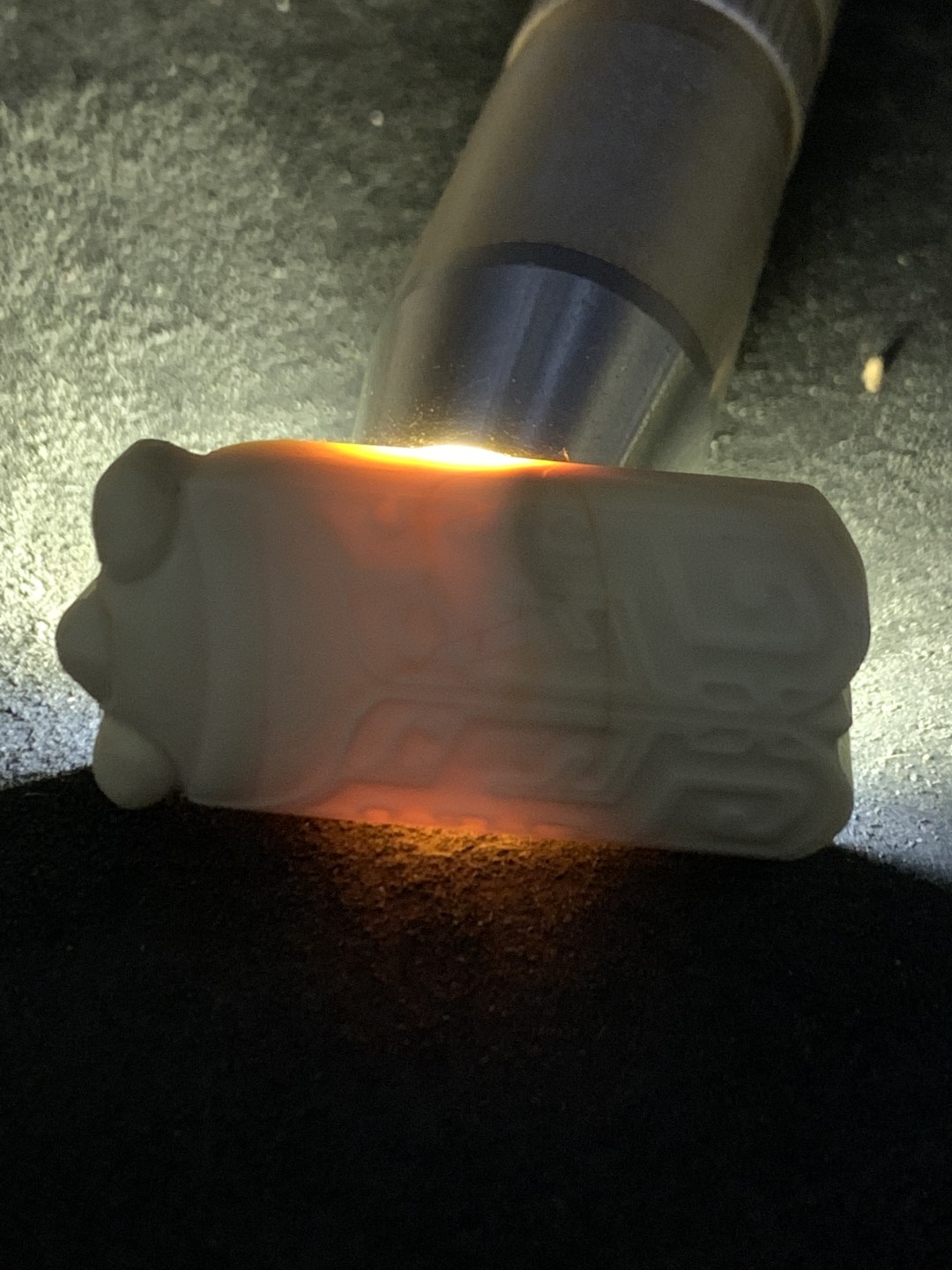 精美高玉化金膏玉雕刻仿古蝉一个，寓意(一鸣惊人)，