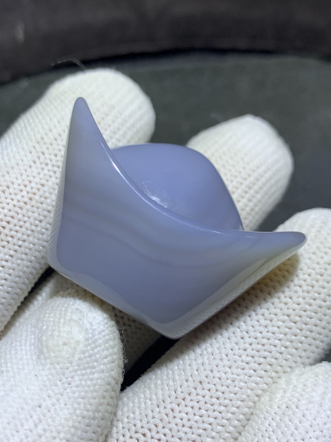 精美高玉化舍利灰色巴西玛瑙雕刻元宝一个，寓意：招财进宝，