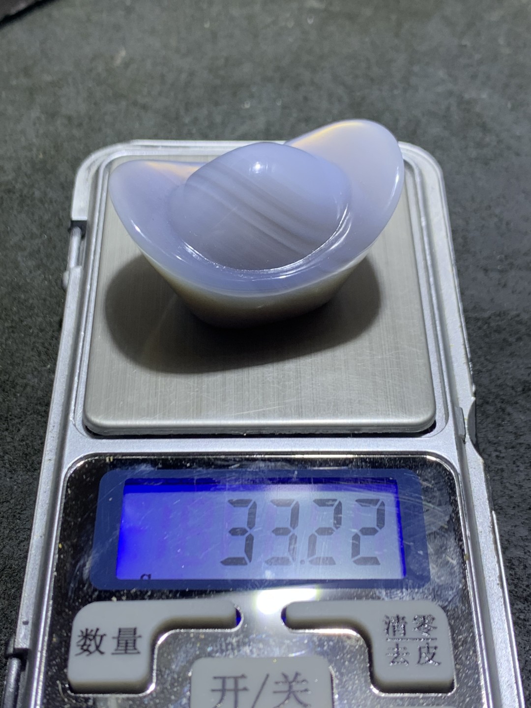 精美高玉化舍利灰色巴西玛瑙雕刻元宝一个，寓意：招财进宝，