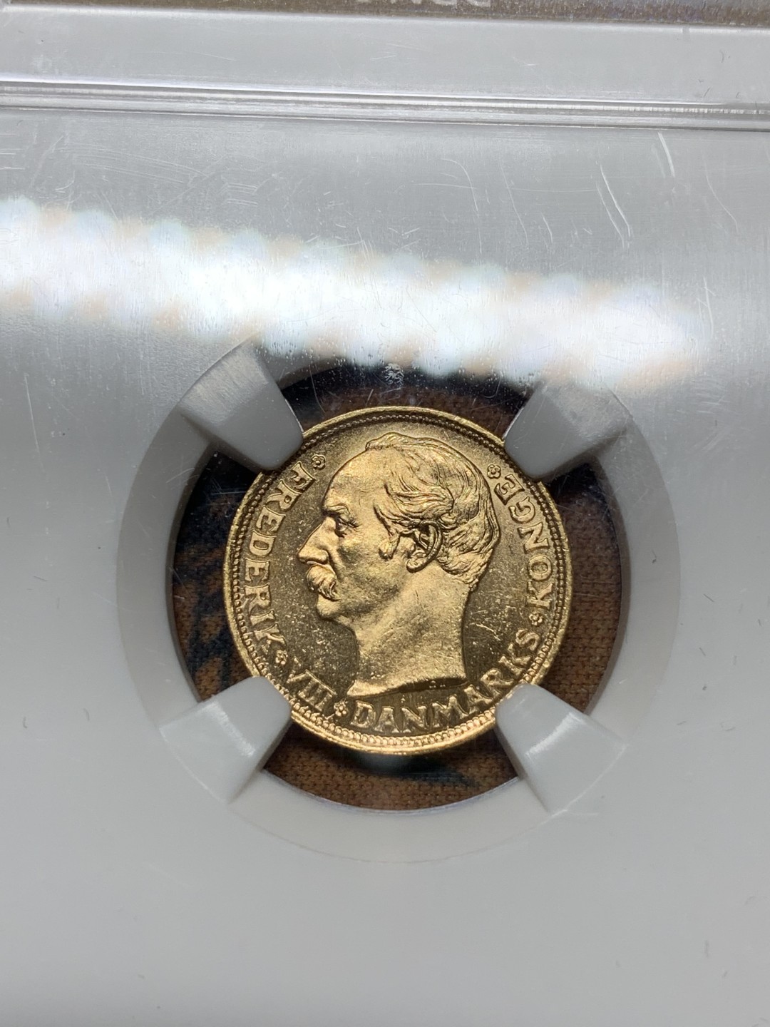 《竞宝斋》第115场-周日，周一 ，2场连拍（全场包邮） NGC MS64 丹麦1909年10克朗金币镜面底板