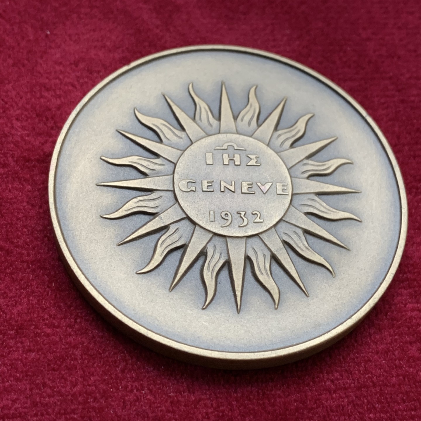 《竞宝斋》第115场-周日，周一 ，2场连拍（全场包邮） 瑞士1932日内瓦裁军会议纪念铜章50mm58g