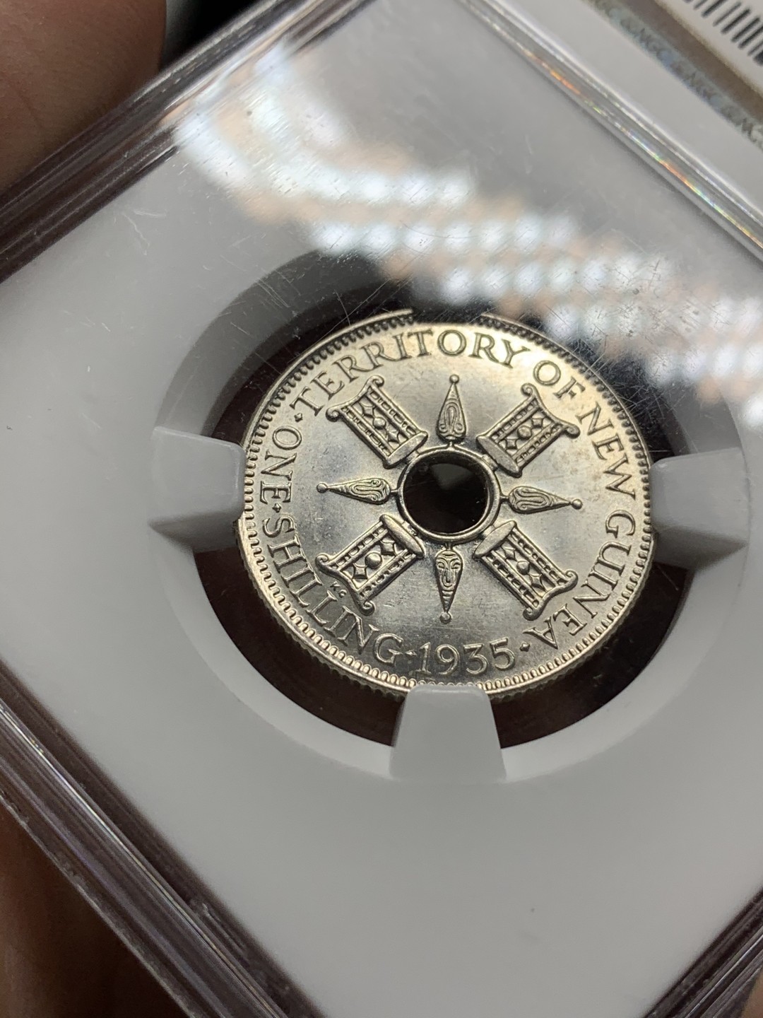 《竞宝斋》第115场-周日，周一 ，2场连拍（全场包邮） NGC MS65 1945 英属 新几内亚1先令 银币 高分难得