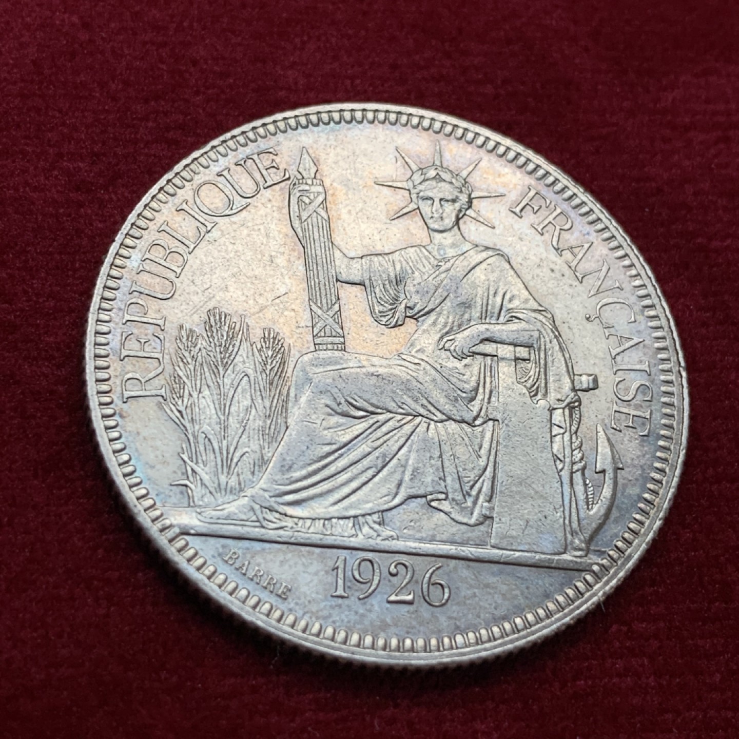 《竞宝斋》第115场-周日，周一 ，2场连拍（全场包邮） AU好品 法国 1926年 法属印度支那坐洋一圆银币 鼻子高点清晰 五彩包浆