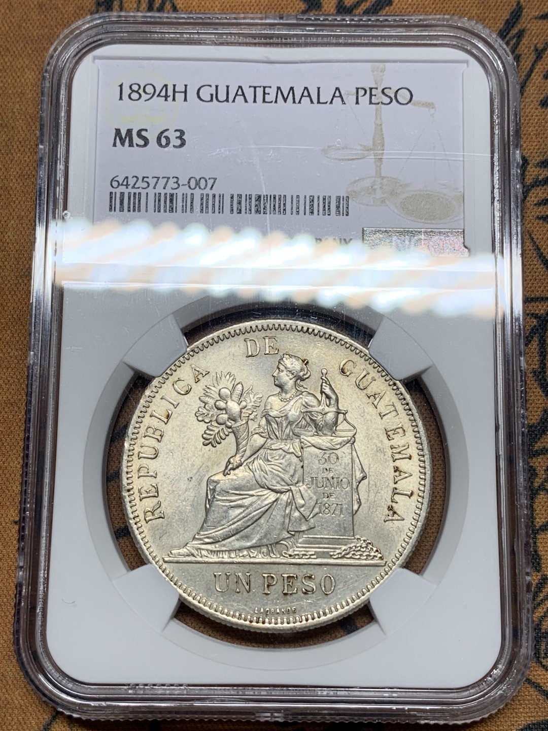 《竞宝斋》第115场-周日，周一 ，2场连拍（全场包邮） NGC-MS63 危地马拉 1894年 1比索 银币 热门中南美 大涨品种 女神设计精美