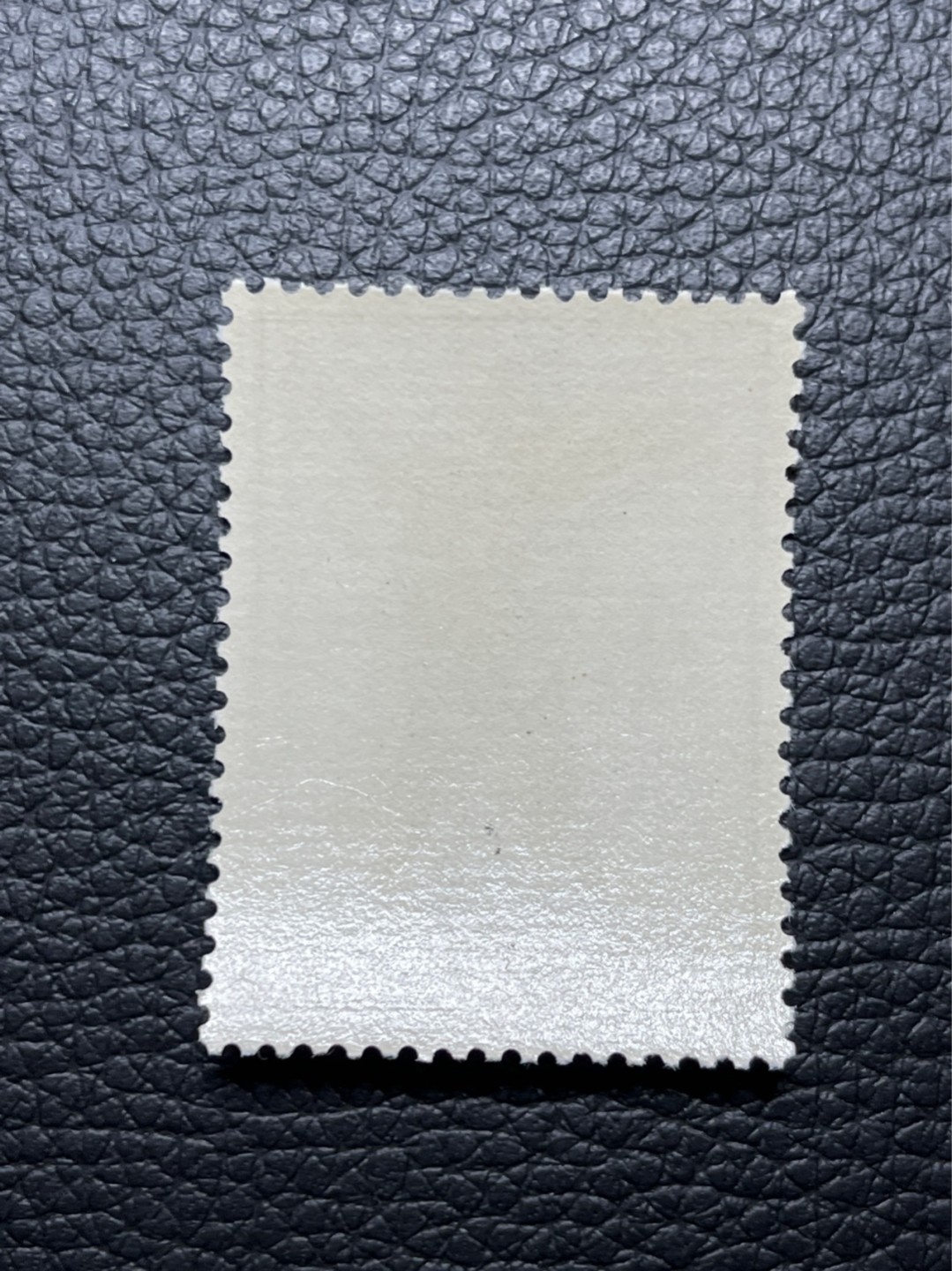 洪涛臻品批发群  精选邮票限时拍卖第八十三期 【评级推荐】特63青铜器  8-1新票一枚，版撕全品嘎嘎绝，齿孔饱满圆润，白胶润泽无任何瑕疵，ASG评级搏分首选，包OG。
