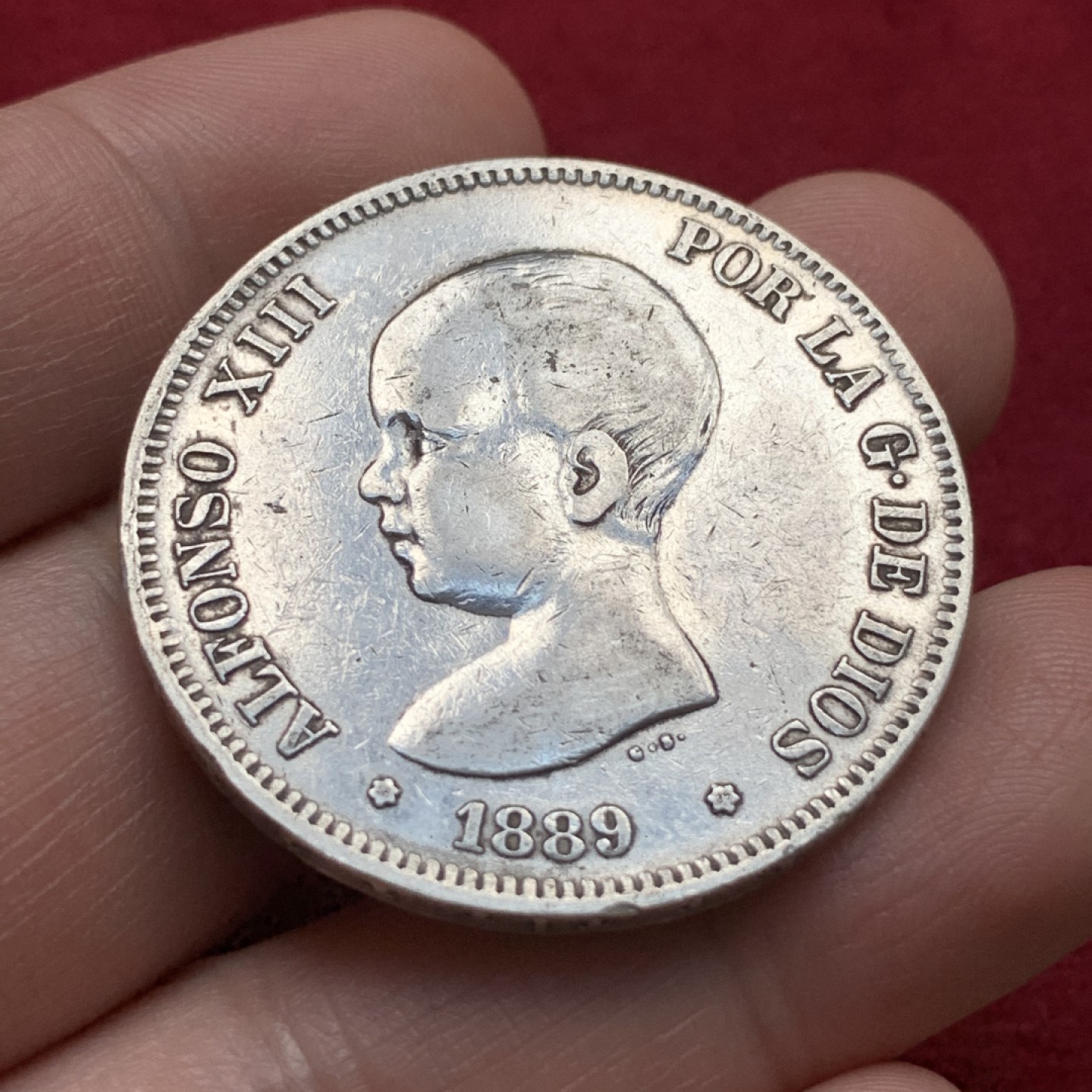 《竞宝斋》第115场-周日，周一 ，2场连拍（全场包邮） 西班牙1889年 小光头 双柱 5比塞塔 银币