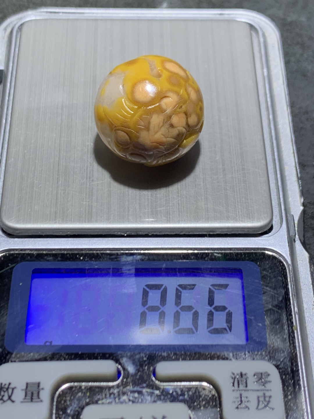 精美高润度战国红玛瑙俏色巧雕金鱼珠一个！寓意，金玉满堂