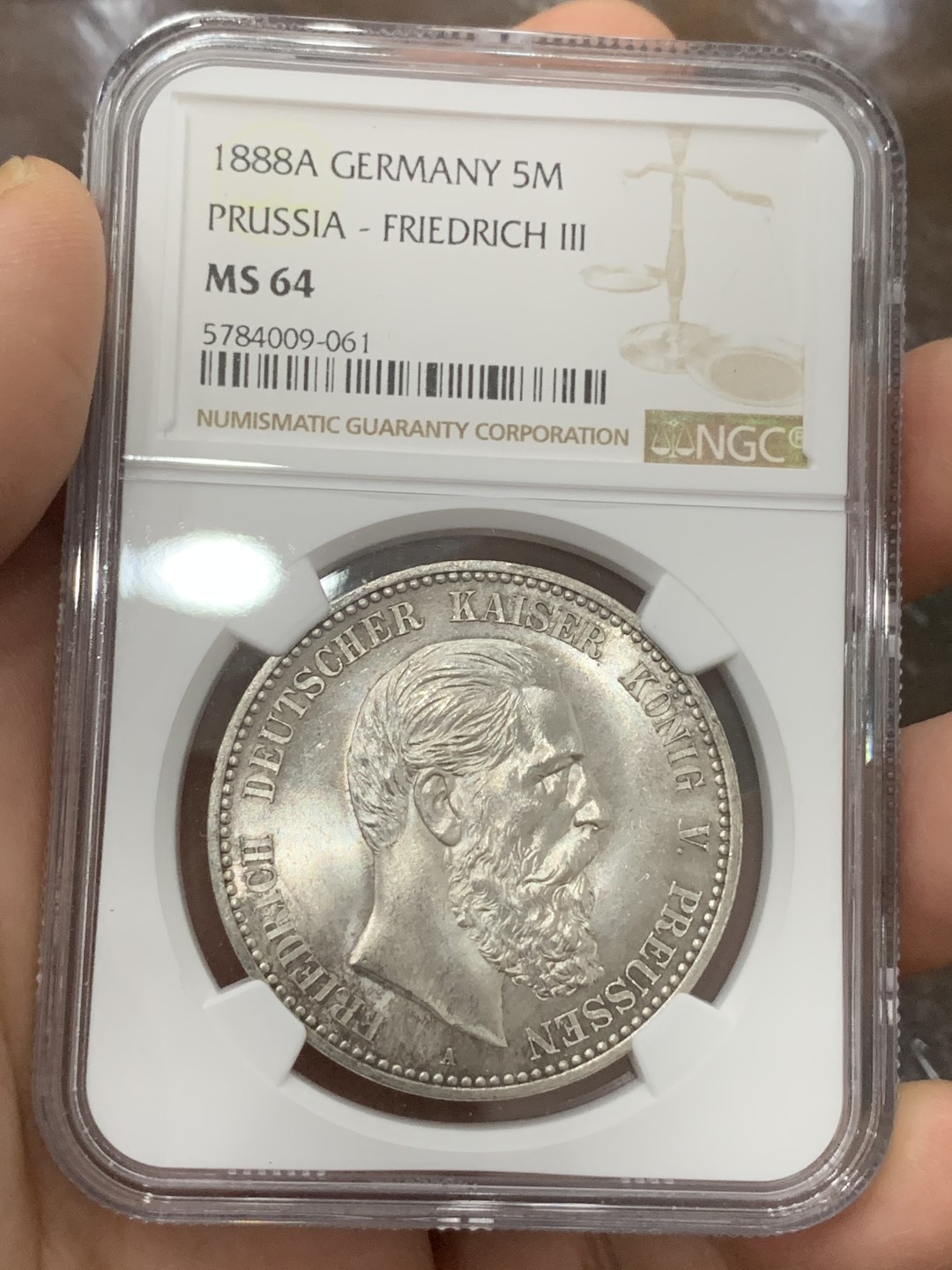 《竞宝斋》第115场-周日，周一 ，2场连拍（全场包邮） NGC-MS64 德国普鲁士1888三皇年5马克，原银光充沛，转光明显，全深打细节极佳
