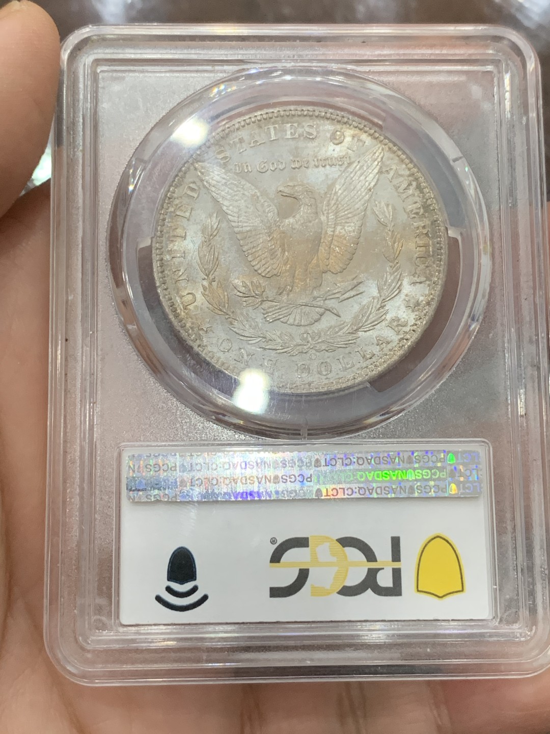 《竞宝斋》第115场-周日，周一 ，2场连拍（全场包邮） PCGS-MS64 美国 1904年 摩根银币 女神面纺织纹 金彩 鹰面淡紫罗兰彩 该币两面具有明显的PL镜面效果