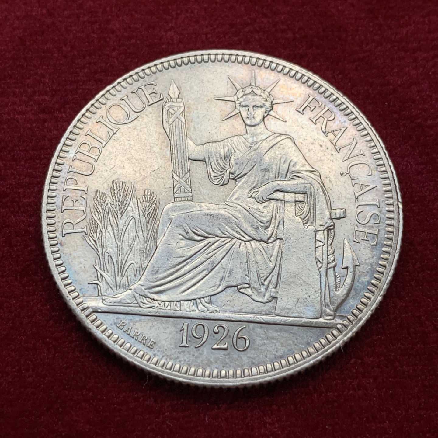 《竞宝斋》第115场-周日，周一 ，2场连拍（全场包邮） AU好品 法国 1926年 法属印度支那坐洋一圆银币 鼻子高点清晰 五彩包浆