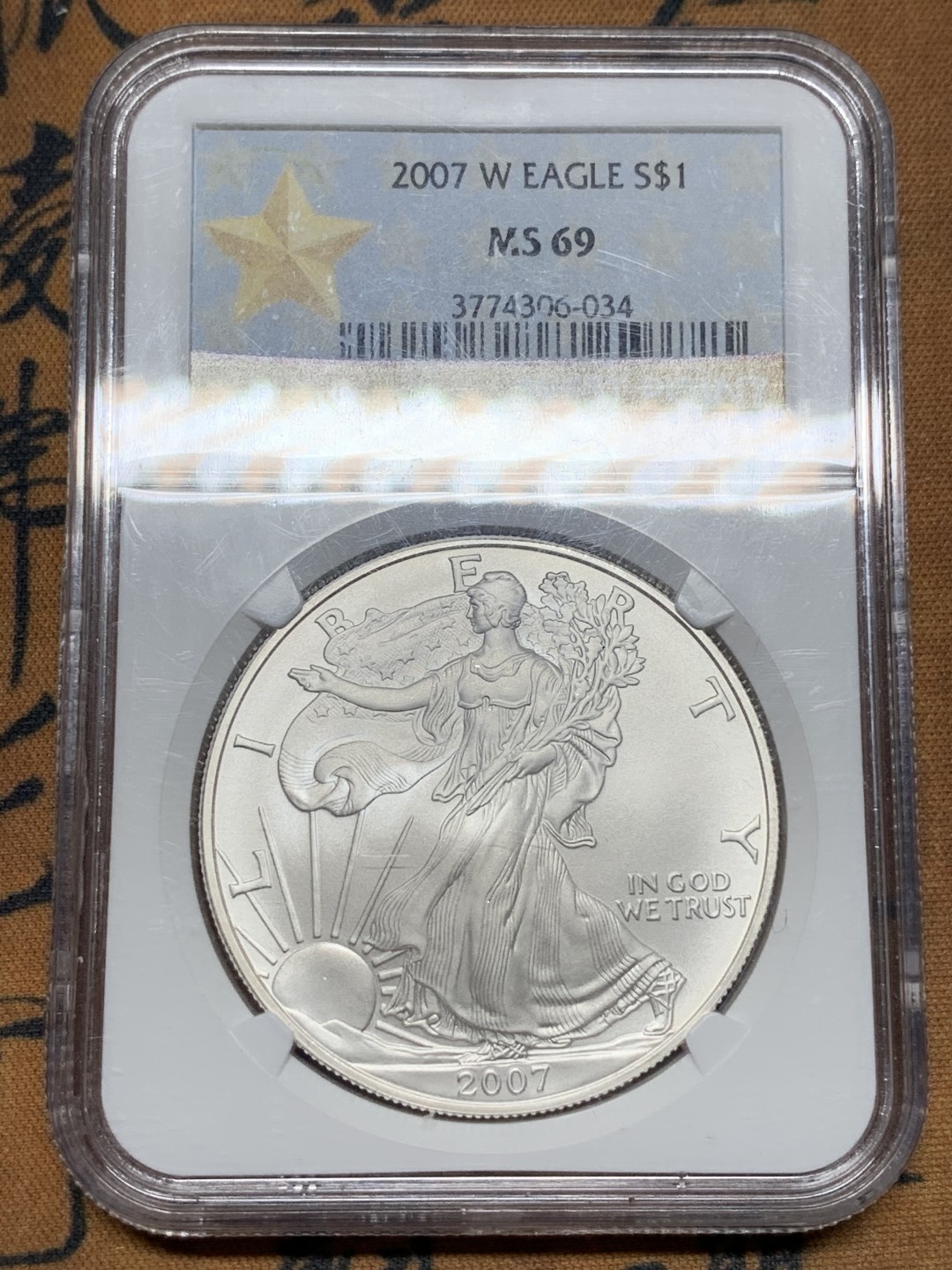 《竞宝斋》第115场-周日，周一 ，2场连拍（全场包邮） NGC MS69 美国 2007年 行走女神 1美元 1盎司 31.1克 大银币 特殊标签，非常漂亮