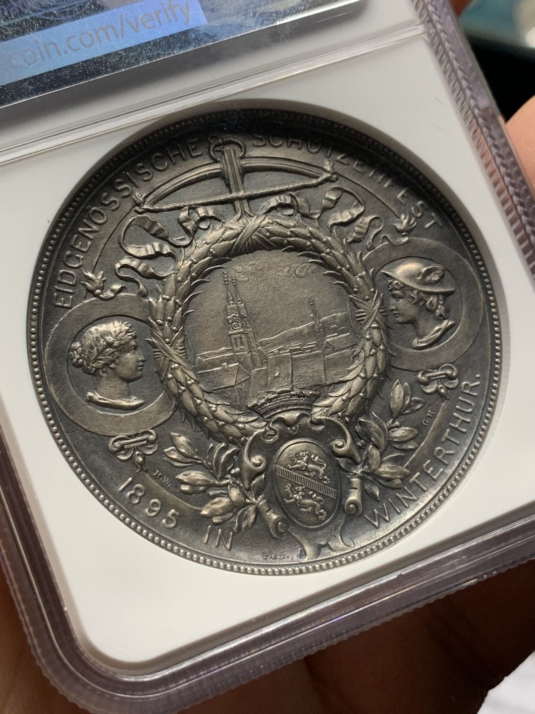 《竞宝斋》第115场-周日，周一 ，2场连拍（全场包邮） NGC MS62 瑞士1895年苏黎世射击节女神大银章 高浮雕加厚评级盒