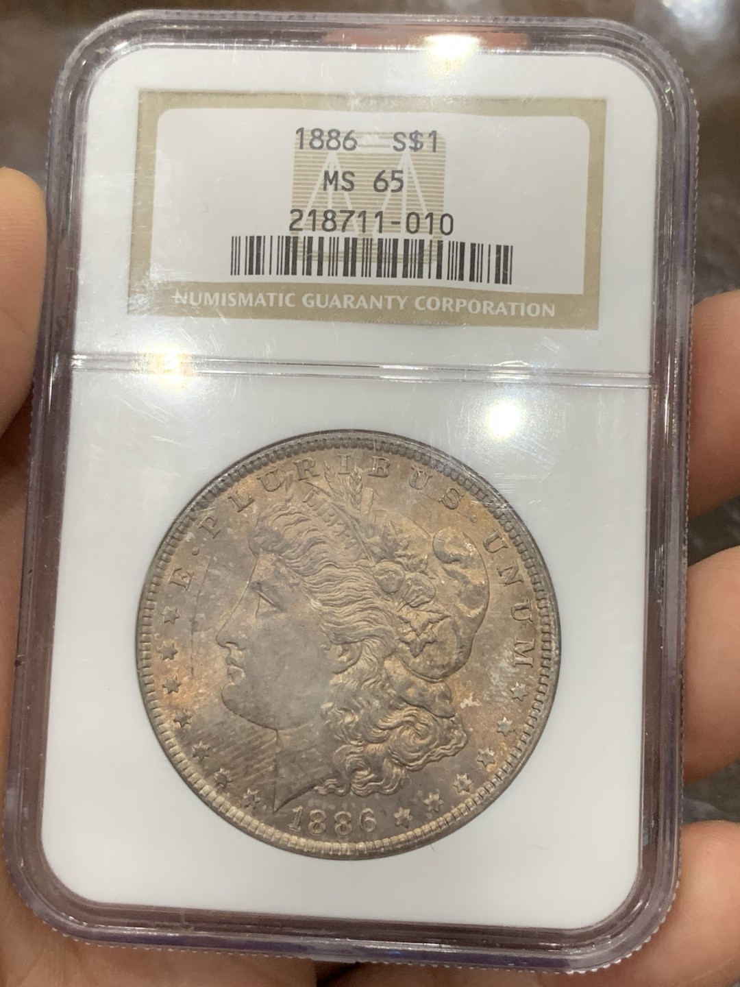 《竞宝斋》第115场-周日，周一 ，2场连拍（全场包邮） NGC-MS65 美国 1886年 摩根银币 NGC 老盒 女神面橘红色满彩 单一纯色 鹰面灰红色满彩