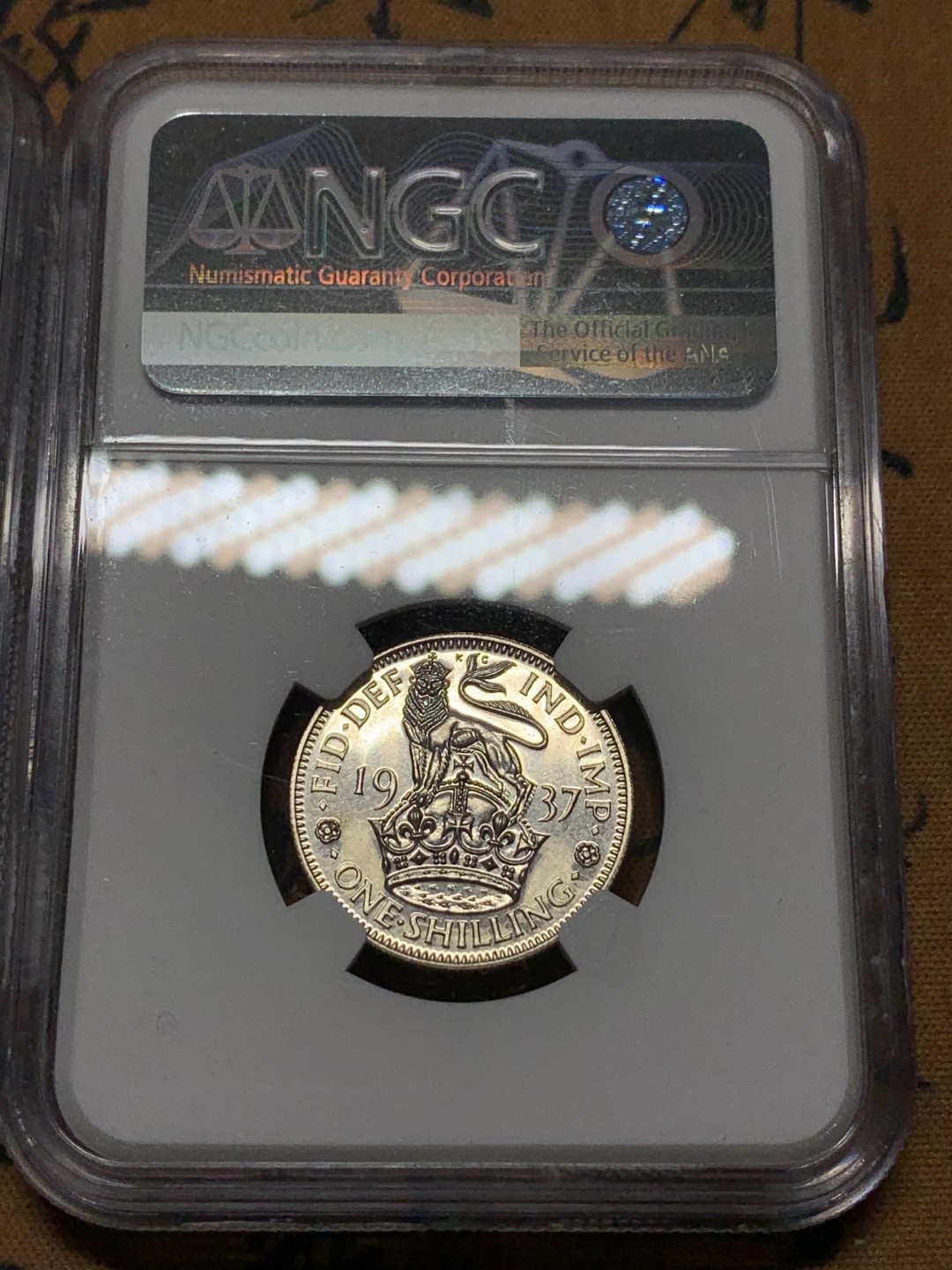 《竞宝斋》第115场-周日，周一 ，2场连拍（全场包邮） NGC-PF64-65 1937年乔治六世加冕首年精制银币，1先令一对（england、scottish），经典狮子币，品相不错 其中一个鼓盒