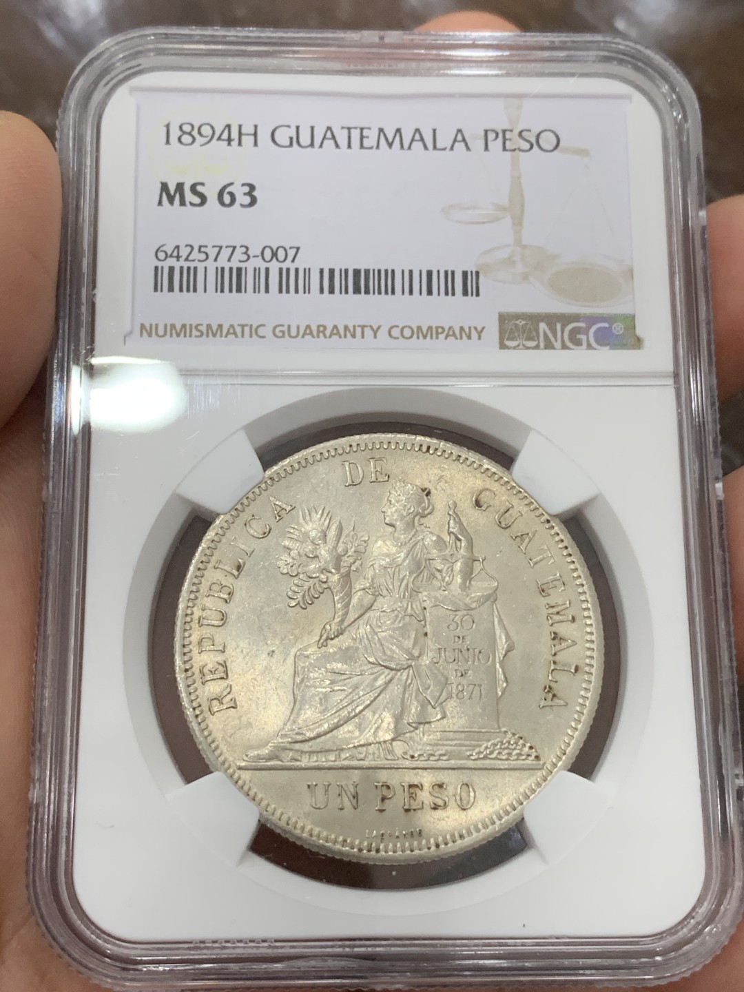 《竞宝斋》第115场-周日，周一 ，2场连拍（全场包邮） NGC-MS63 危地马拉 1894年 1比索 银币 热门中南美 大涨品种 女神设计精美