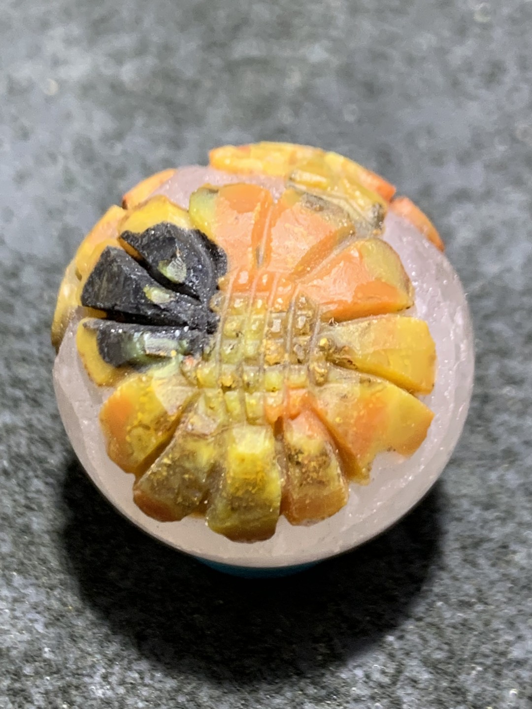 精美冰飘亚光战国红玛瑙巧雕太阳花珠一个，