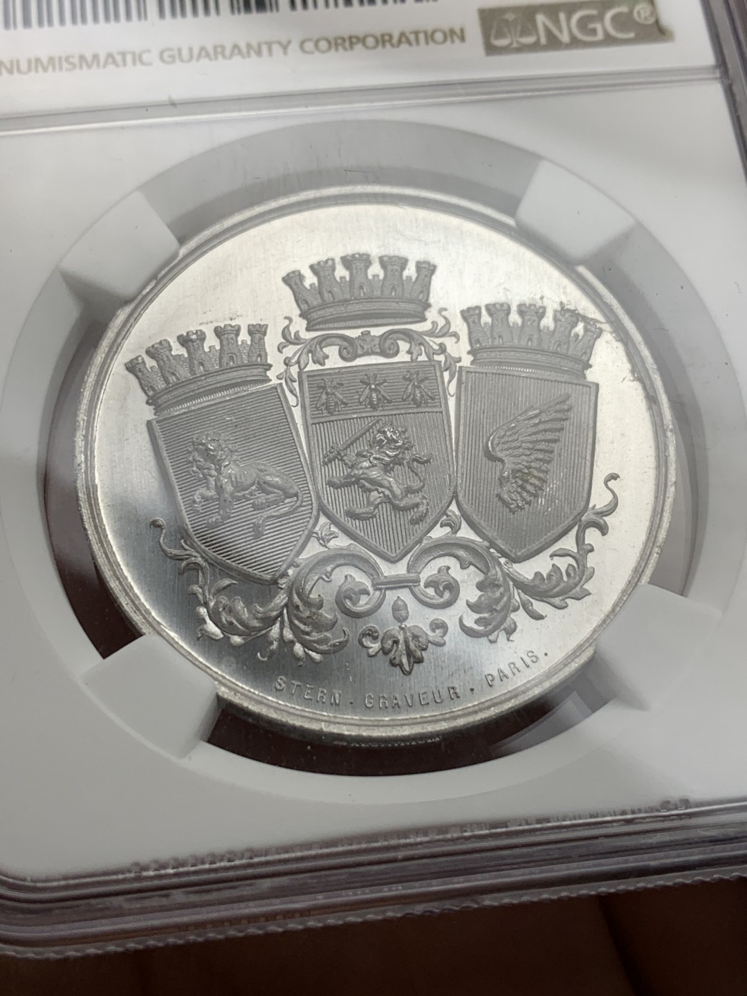 《竞宝斋》第115场-周日，周一 ，2场连拍（全场包邮） NGC-MS63/64/64 法国 十九世纪 Alais-Camargue贸易公司银铝铜章三枚 设计漂亮 银章五彩