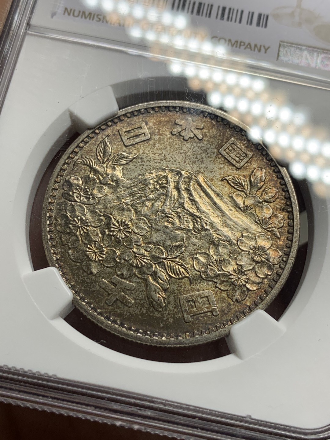 《竞宝斋》第115场-周日，周一 ，2场连拍（全场包邮） NGC MS66 日本 1964年 东京奥运会 1000日元银币 20克 925银 金色包浆 状态不错