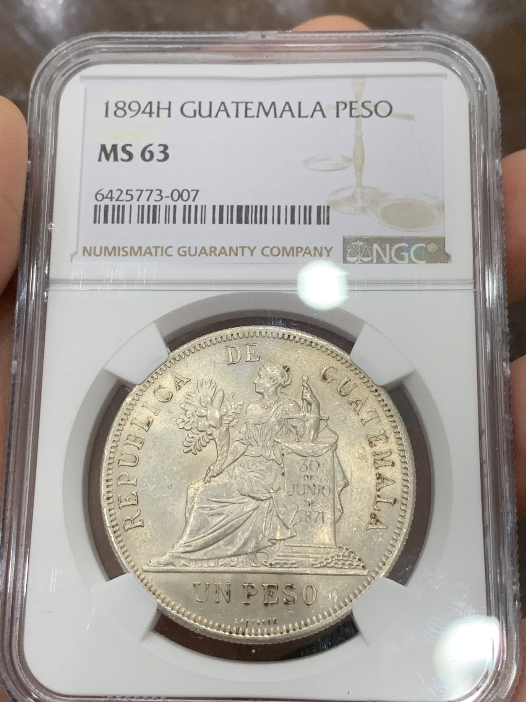 《竞宝斋》第115场-周日，周一 ，2场连拍（全场包邮） NGC-MS63 危地马拉 1894年 1比索 银币 热门中南美 大涨品种 女神设计精美