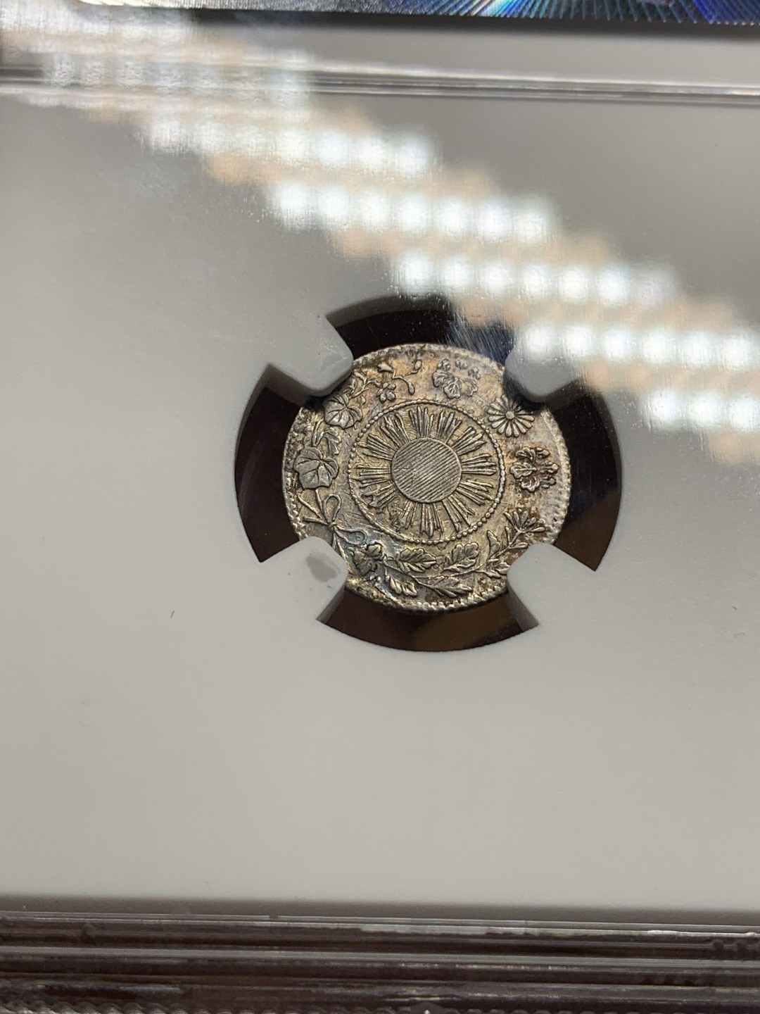 《竞宝斋》第115场-周日，周一 ，2场连拍（全场包邮） NGC-MS63 日本1871 明治4年 旭日龙五钱 银币，特年，重浆五彩