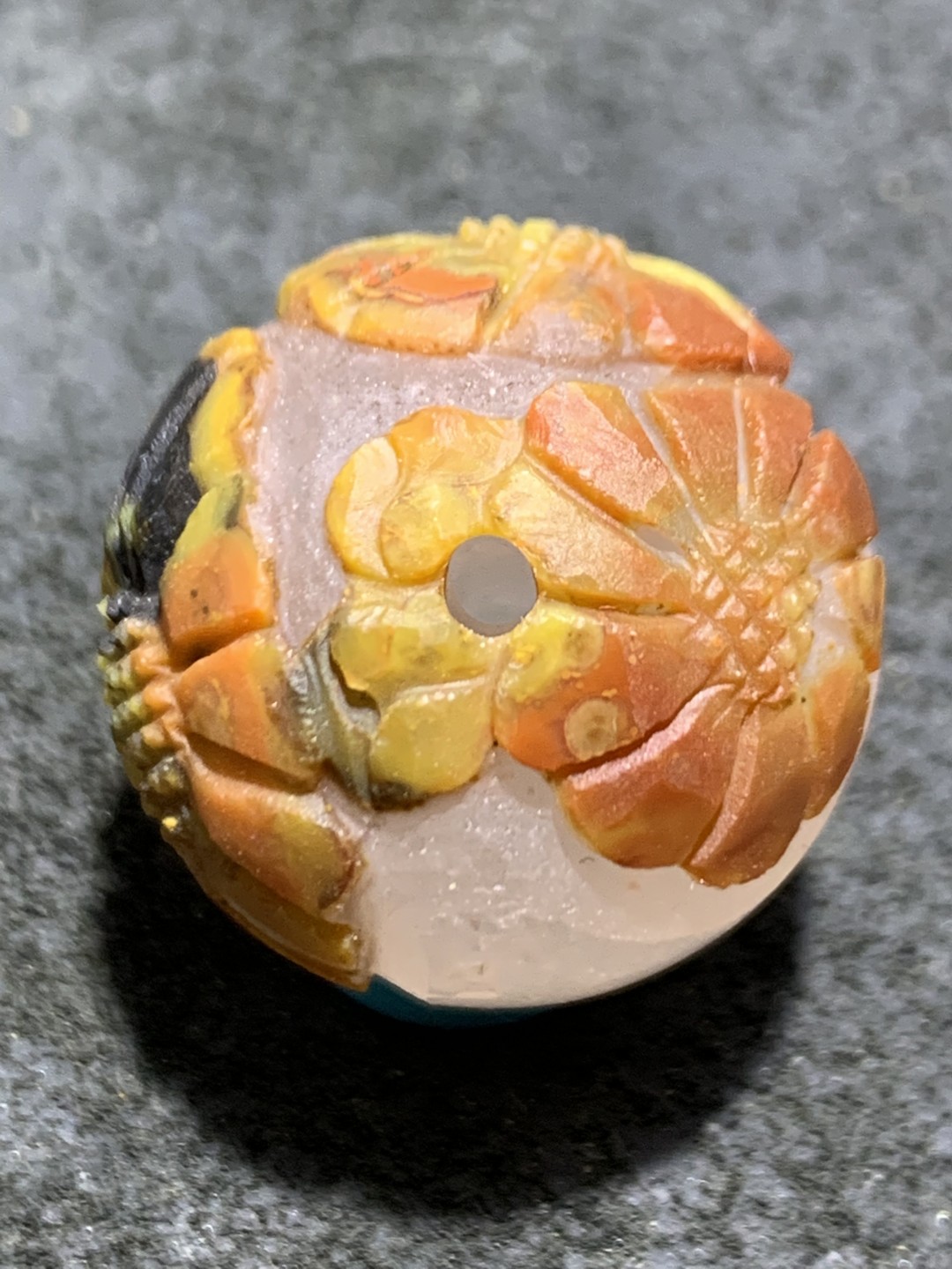 精美冰飘亚光战国红玛瑙巧雕太阳花珠一个，