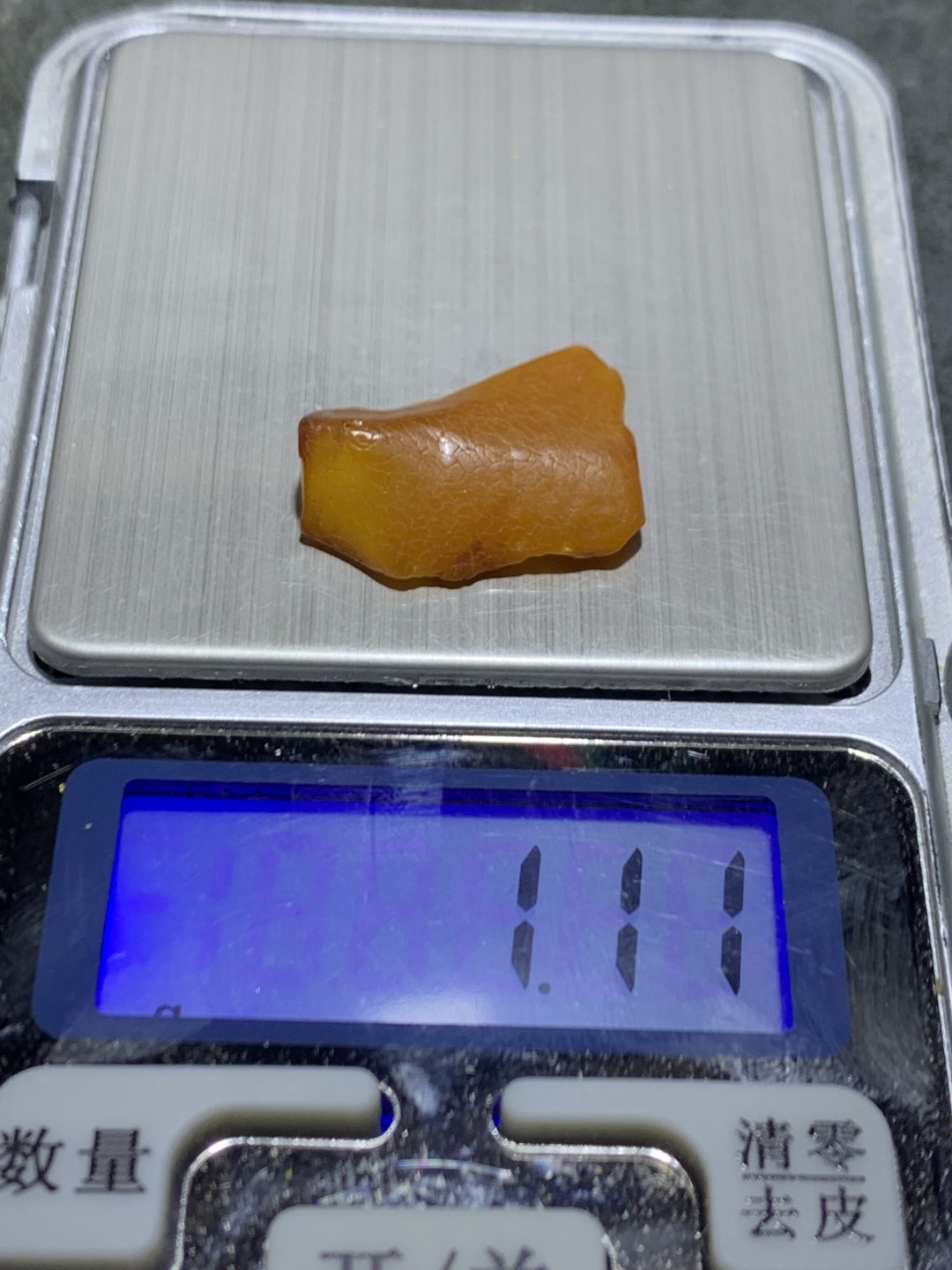 天然蜜蜡小原石吊坠一块，