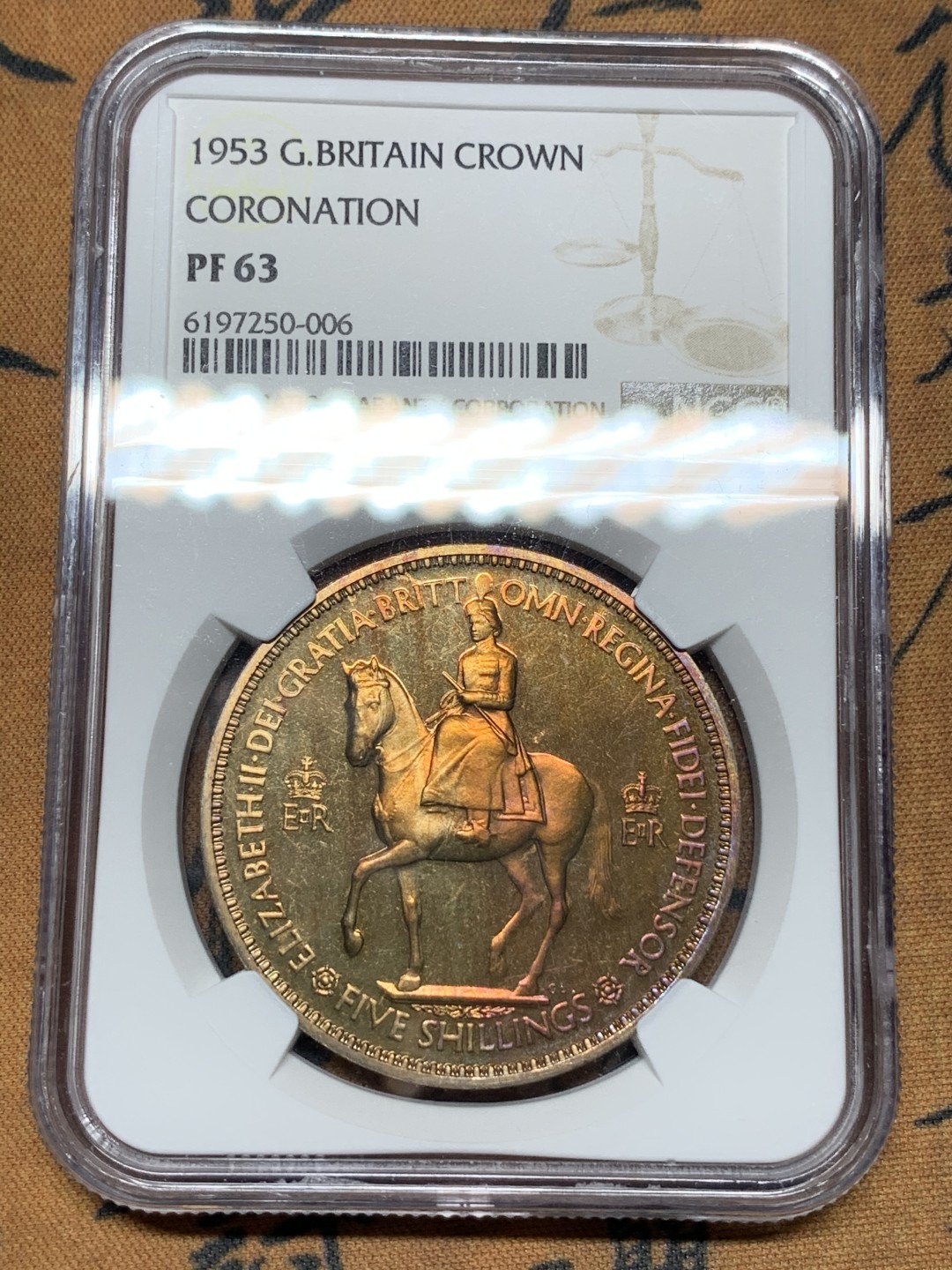 《竞宝斋》第115场-周日，周一 ，2场连拍（全场包邮） NGC-PF63 带五彩1953年伊丽莎白二世首年加冕克朗，热门品种