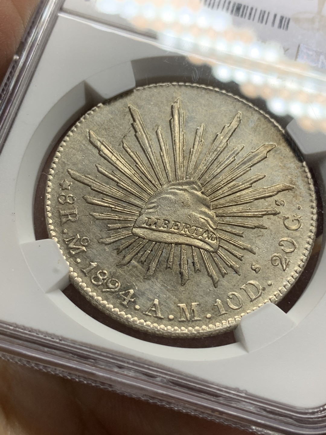 《竞宝斋》第115场-周日，周一 ，2场连拍（全场包邮） NGC UNC 墨西哥 1894年 8R 花边鹰洋 银币 打制压力十足 细节好 全羽不错