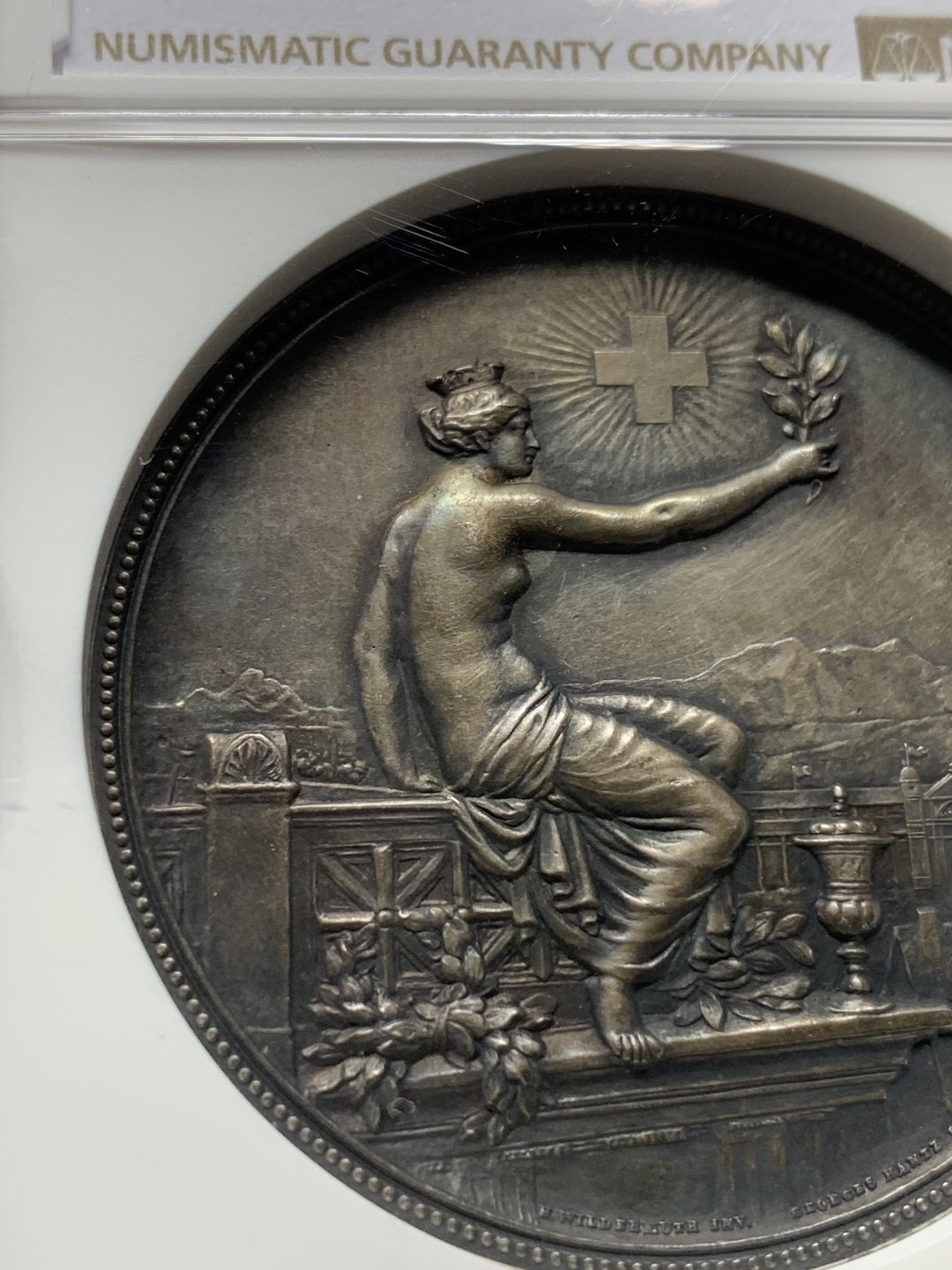 《竞宝斋》第115场-周日，周一 ，2场连拍（全场包邮） NGC MS62 瑞士1895年苏黎世射击节女神大银章 高浮雕加厚评级盒