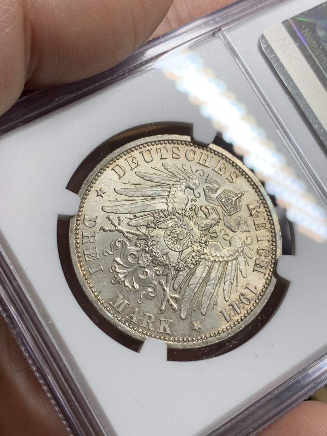 《竞宝斋》第115场-周日，周一 ，2场连拍（全场包邮） NGC-MS63 德国普鲁士 1911年 威廉二世 3马克银币 五彩包浆 非常漂亮