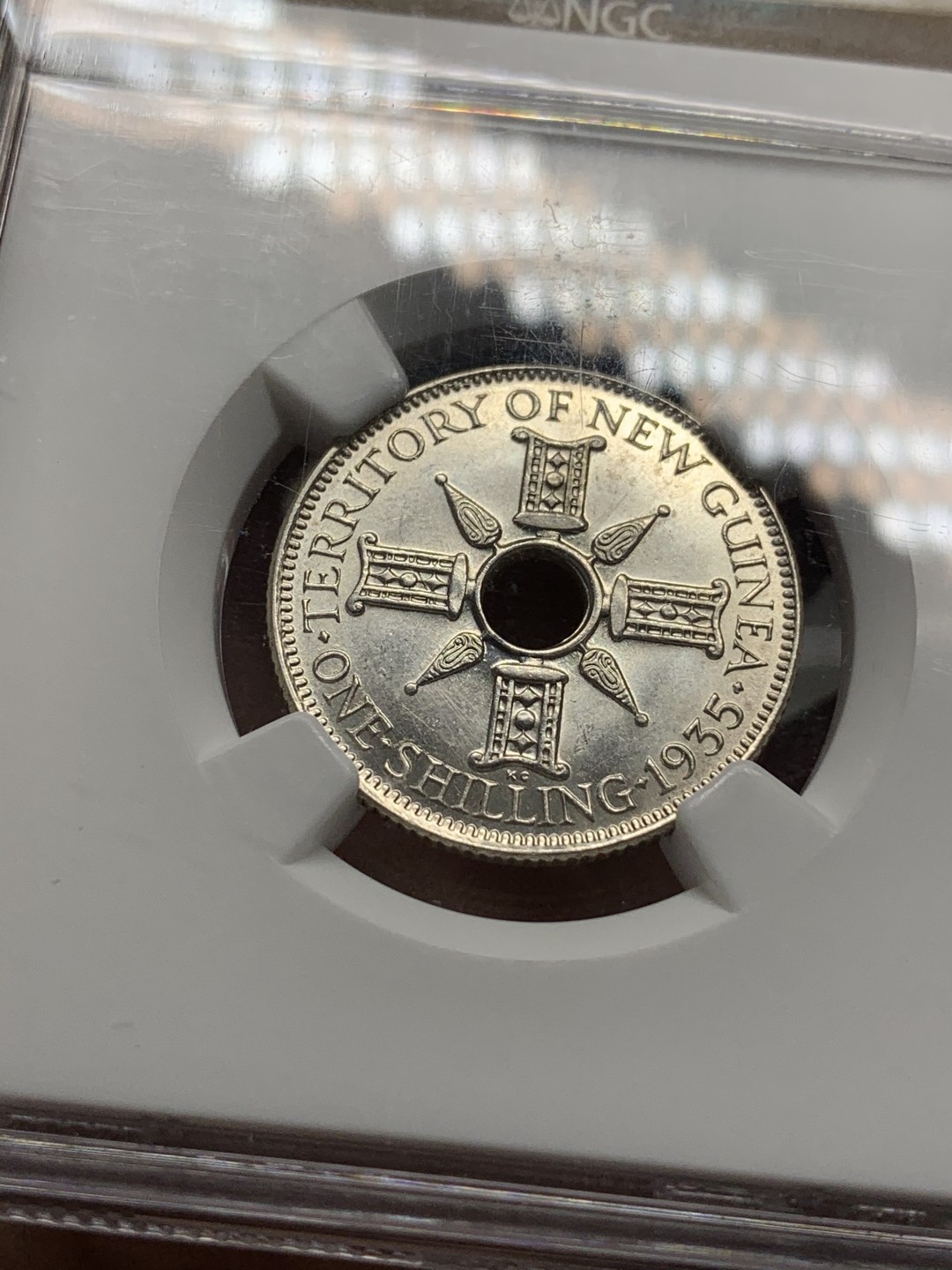 《竞宝斋》第115场-周日，周一 ，2场连拍（全场包邮） NGC MS65 1945 英属 新几内亚1先令 银币 高分难得
