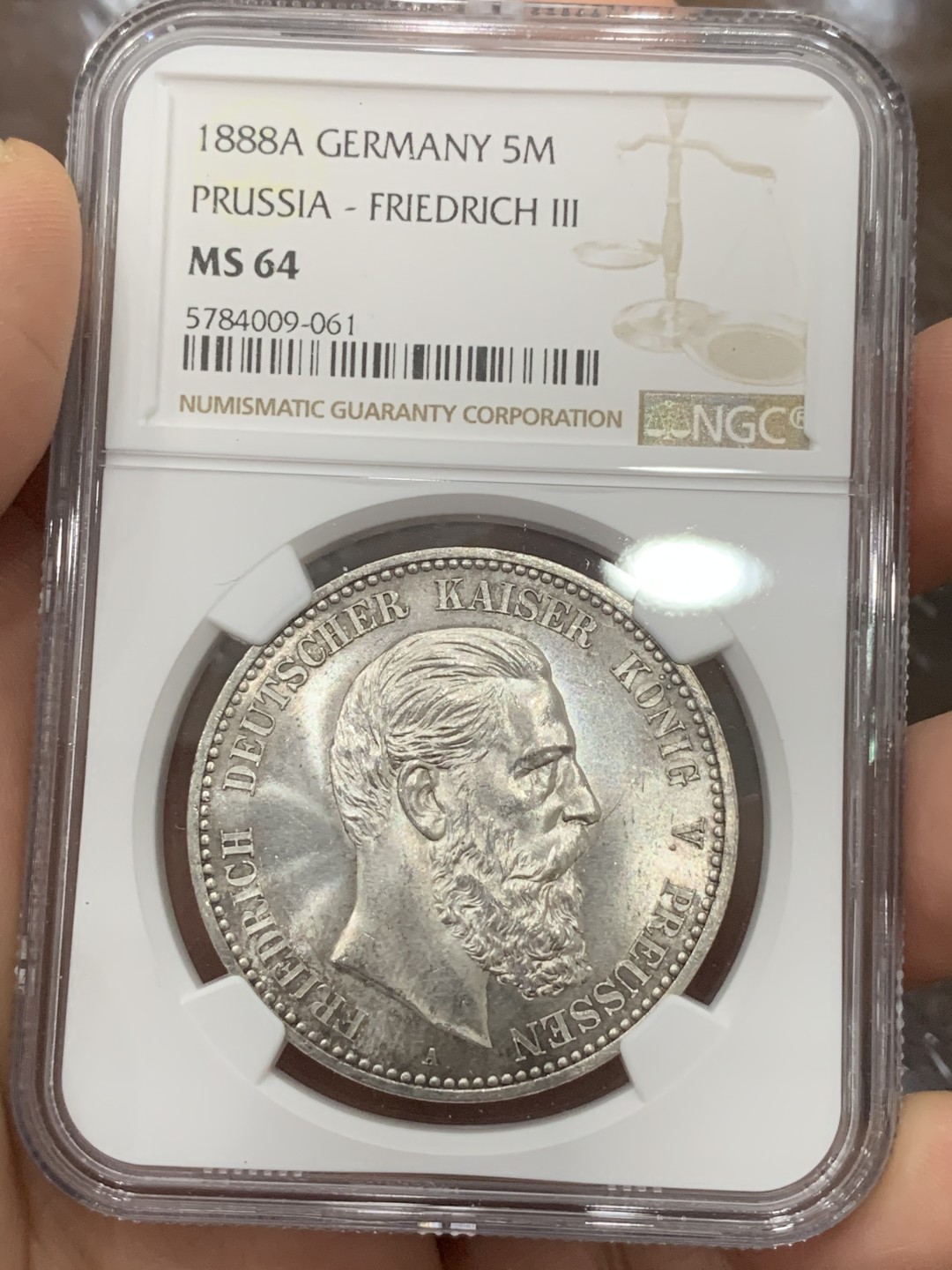 《竞宝斋》第115场-周日，周一 ，2场连拍（全场包邮） NGC-MS64 德国普鲁士1888三皇年5马克，原银光充沛，转光明显，全深打细节极佳