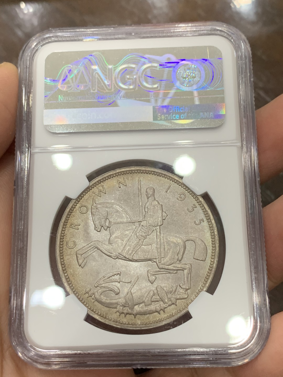 《竞宝斋》第115场-周日，周一 ，2场连拍（全场包邮） NGC MS65 高分 原光 英国1935年 乔治五世 木马剑一克朗银币