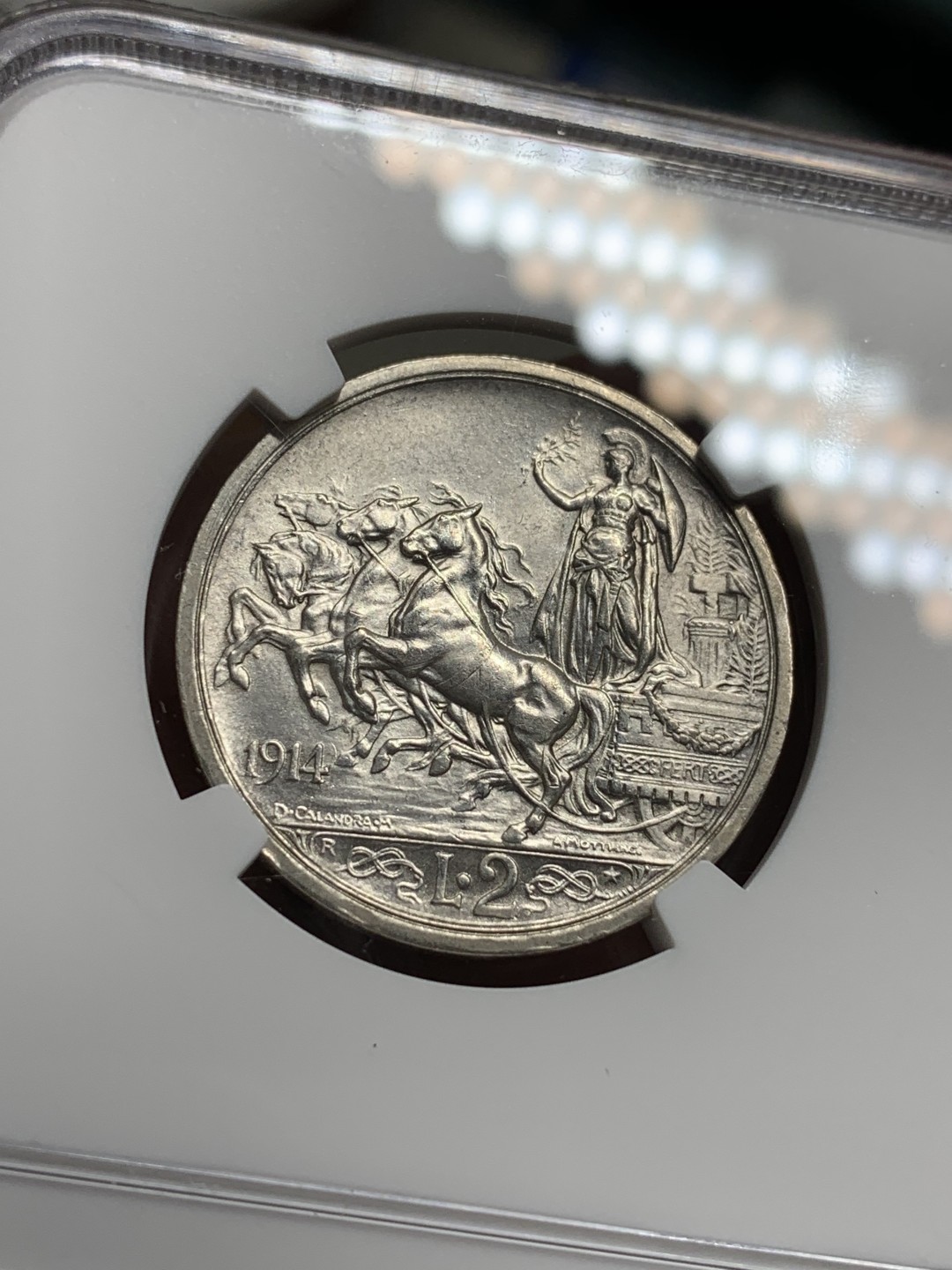 《竞宝斋》第115场-周日，周一 ，2场连拍（全场包邮） NGC-MS62 意大利1914年 胜利马车 2里拉银币