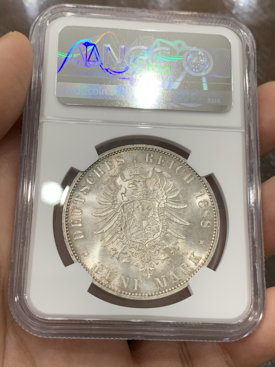 《竞宝斋》第115场-周日，周一 ，2场连拍（全场包邮） NGC-MS64 德国普鲁士1888三皇年5马克，原银光充沛，转光明显，全深打细节极佳