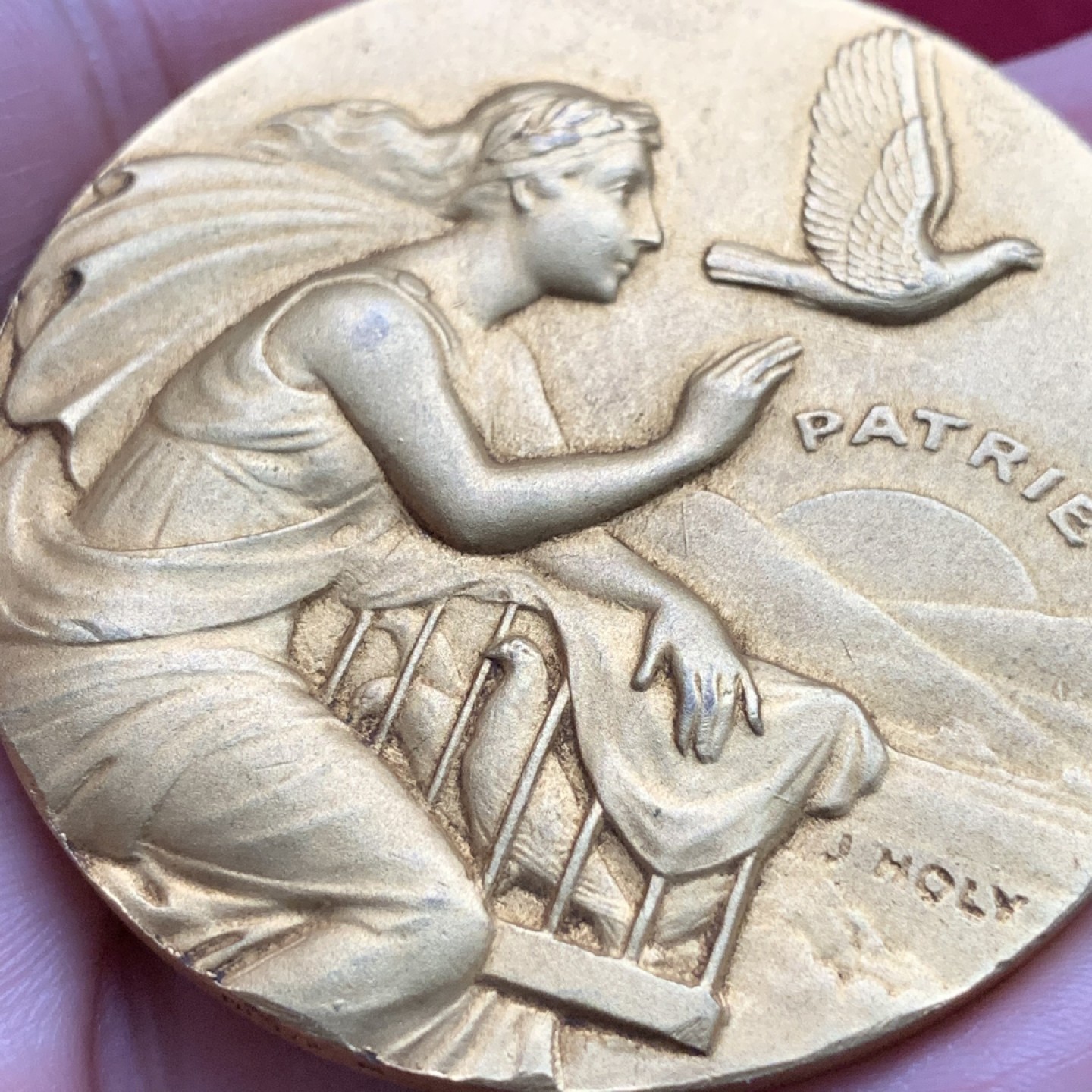 《竞宝斋》第115场-周日，周一 ，2场连拍（全场包邮） 法国 1949 信鸽协会 镀金铜章56mm70g