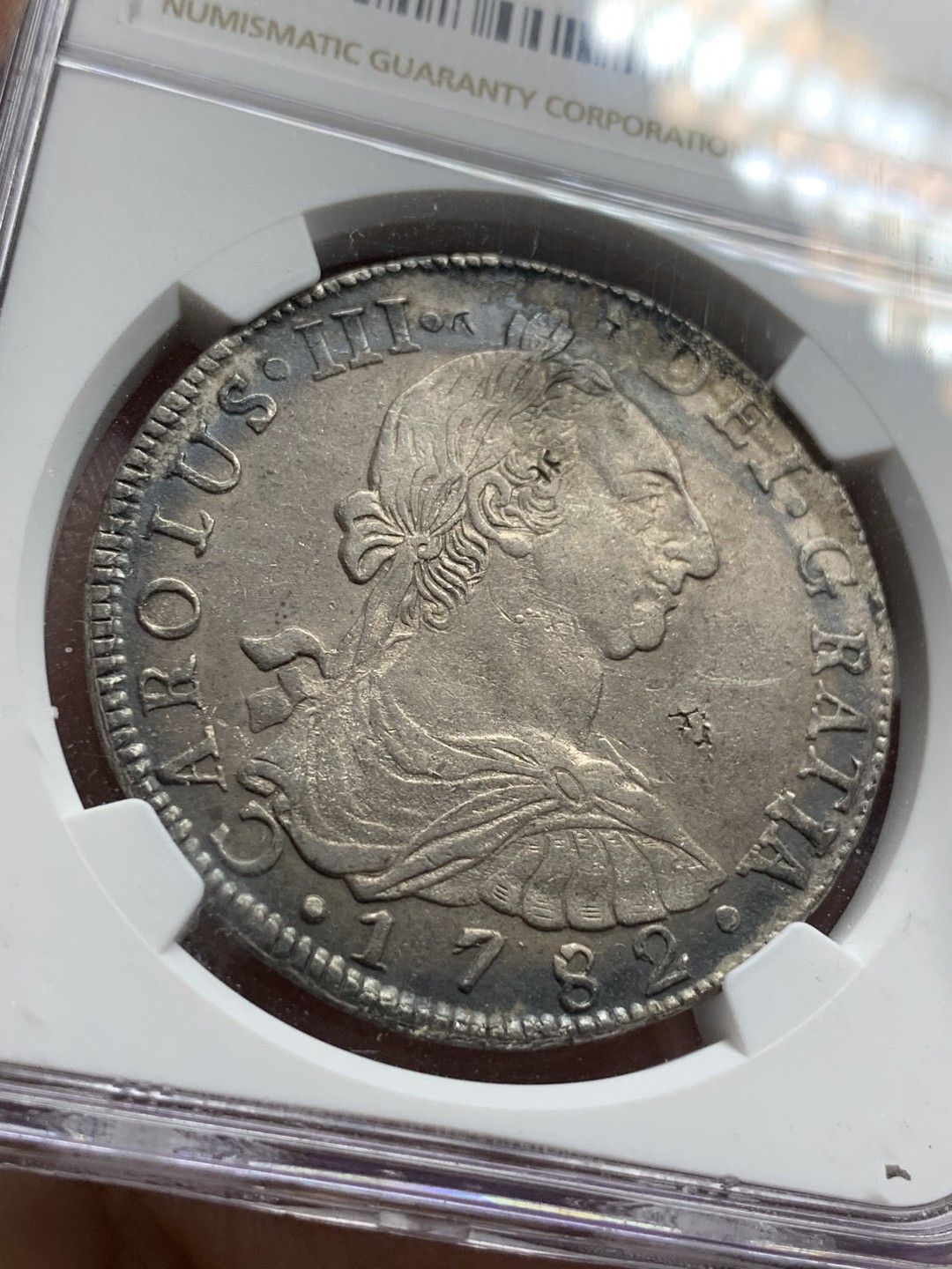 《竞宝斋》第115场-周日，周一 ，2场连拍（全场包邮） NGC AU 评级 玻利维亚 1782年 卡三 8R 双柱 大银币 包浆细节都不错，有小戳