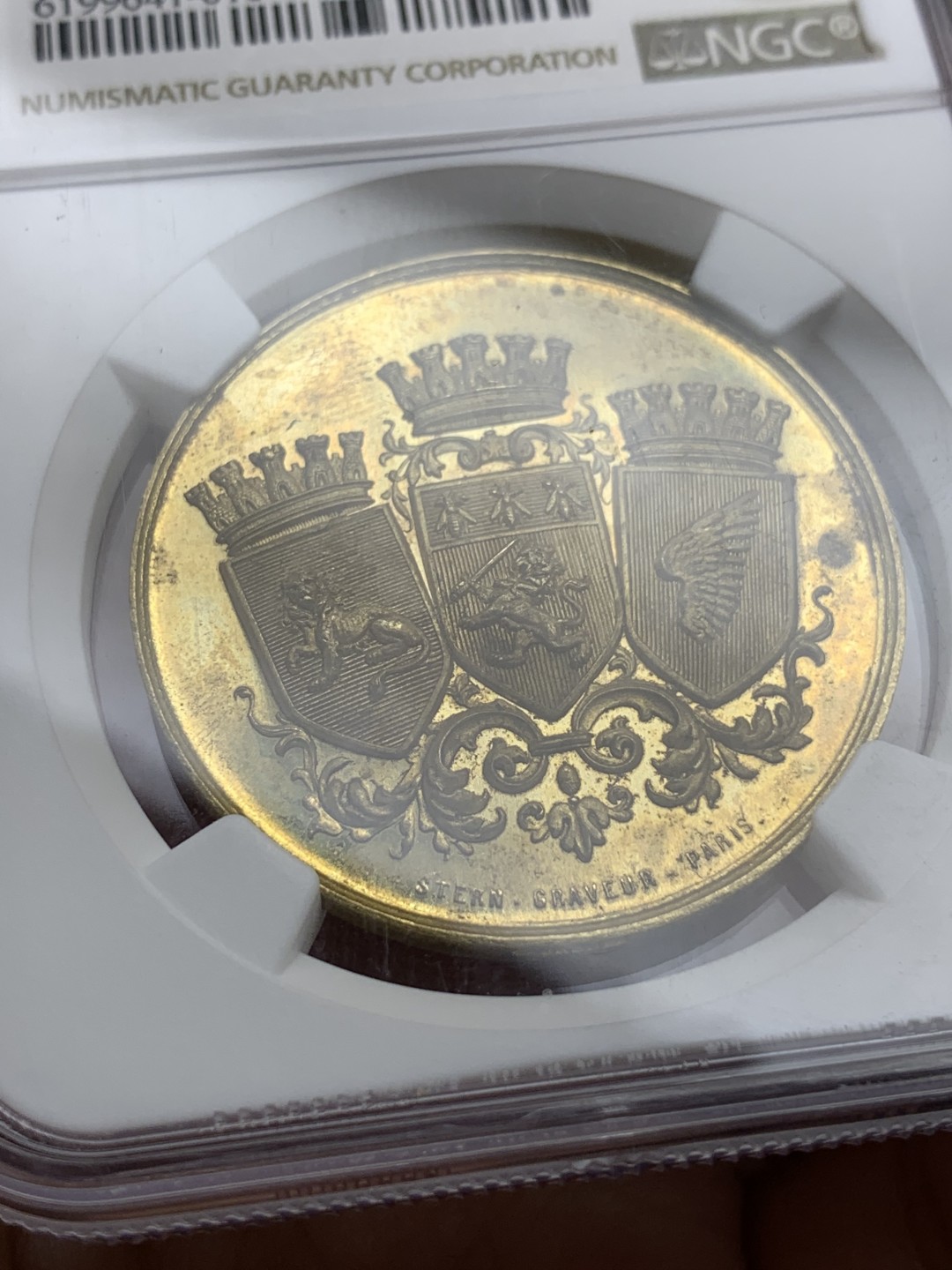 《竞宝斋》第115场-周日，周一 ，2场连拍（全场包邮） NGC-MS63/64/64 法国 十九世纪 Alais-Camargue贸易公司银铝铜章三枚 设计漂亮 银章五彩